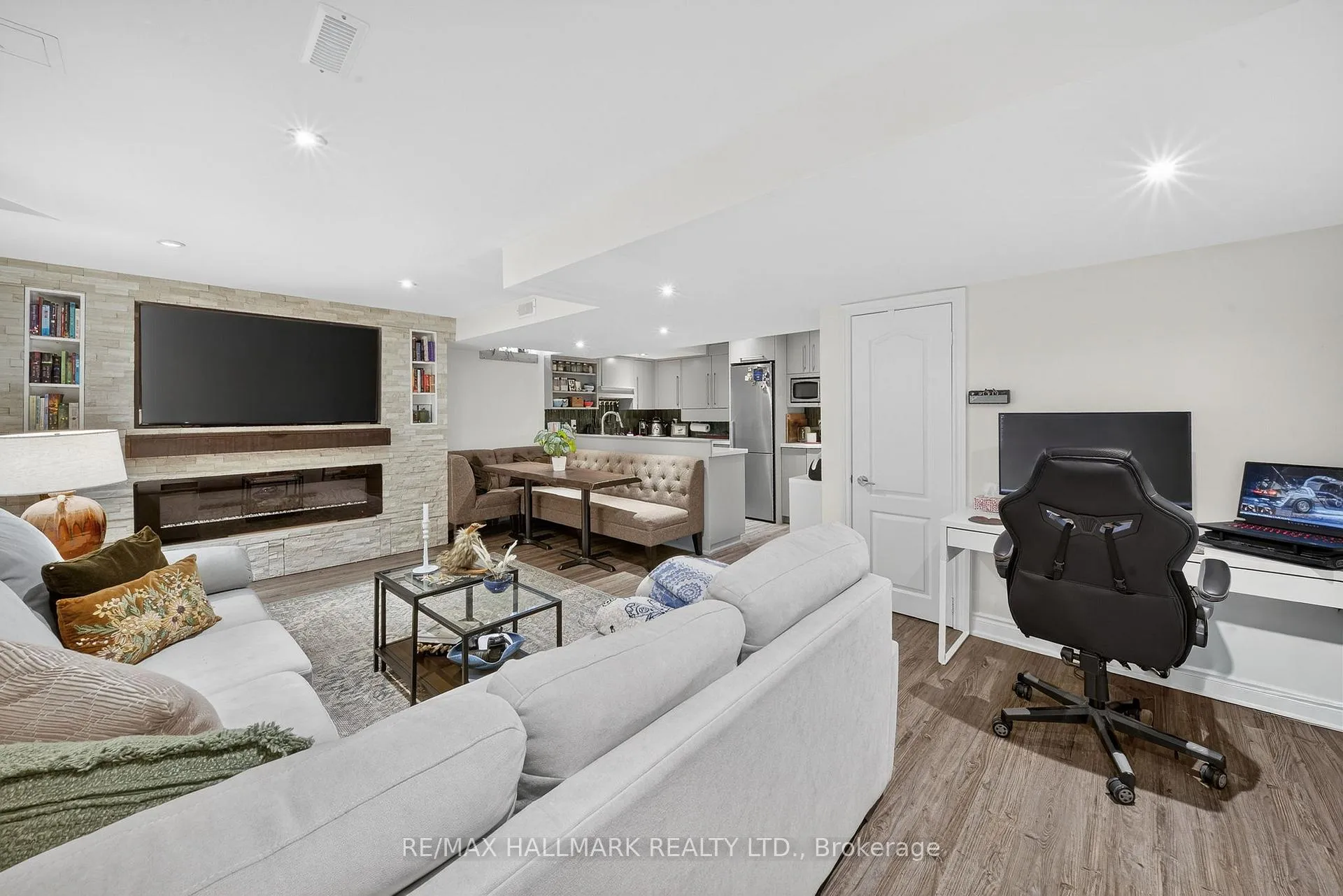 Photo 39 of 215 Vellore Woods Boulevard, Vaughan, Vellore Village — HOMEH