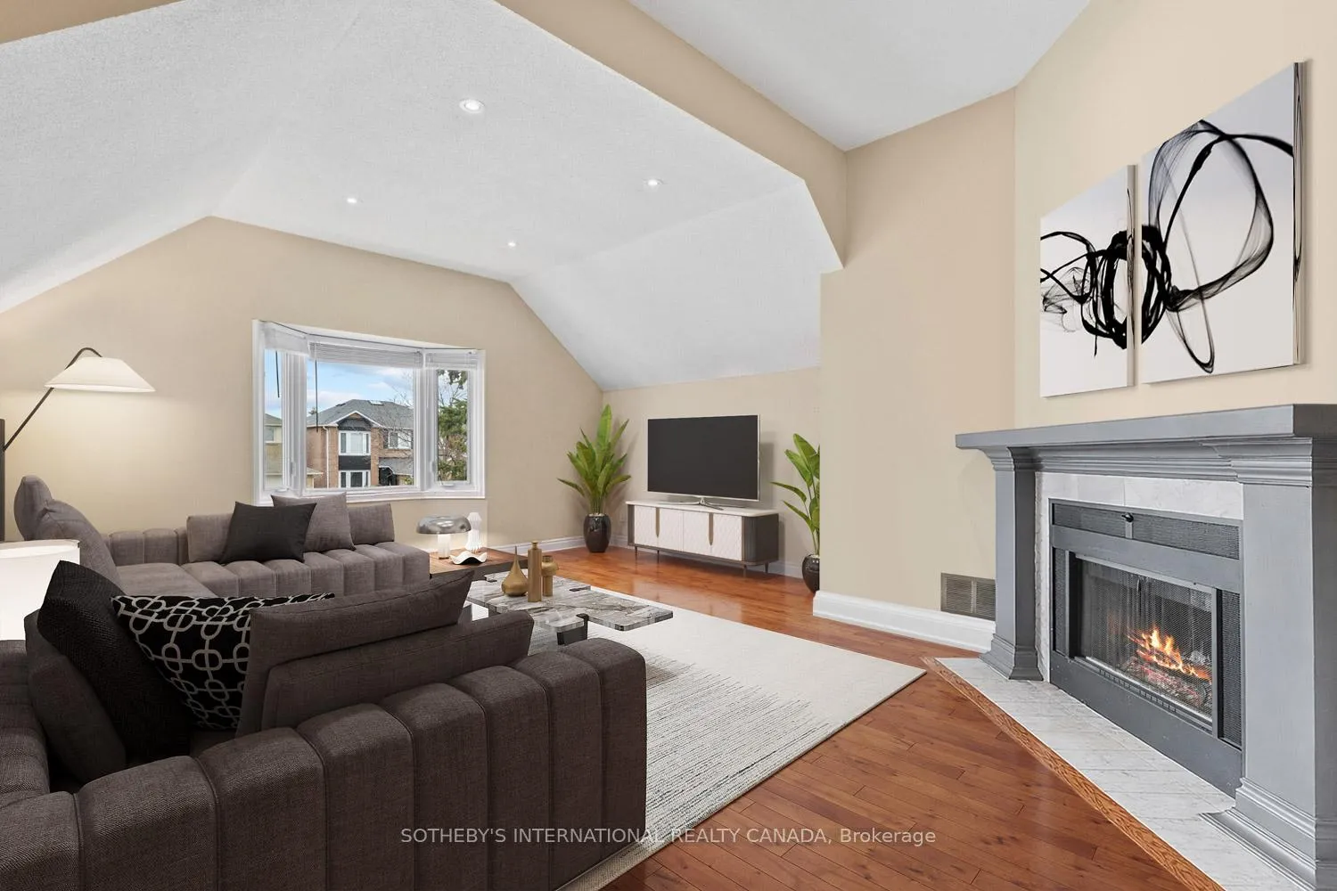 Photo 3 of 388 Brownridge Drive, Vaughan, Brownridge — HOMEH