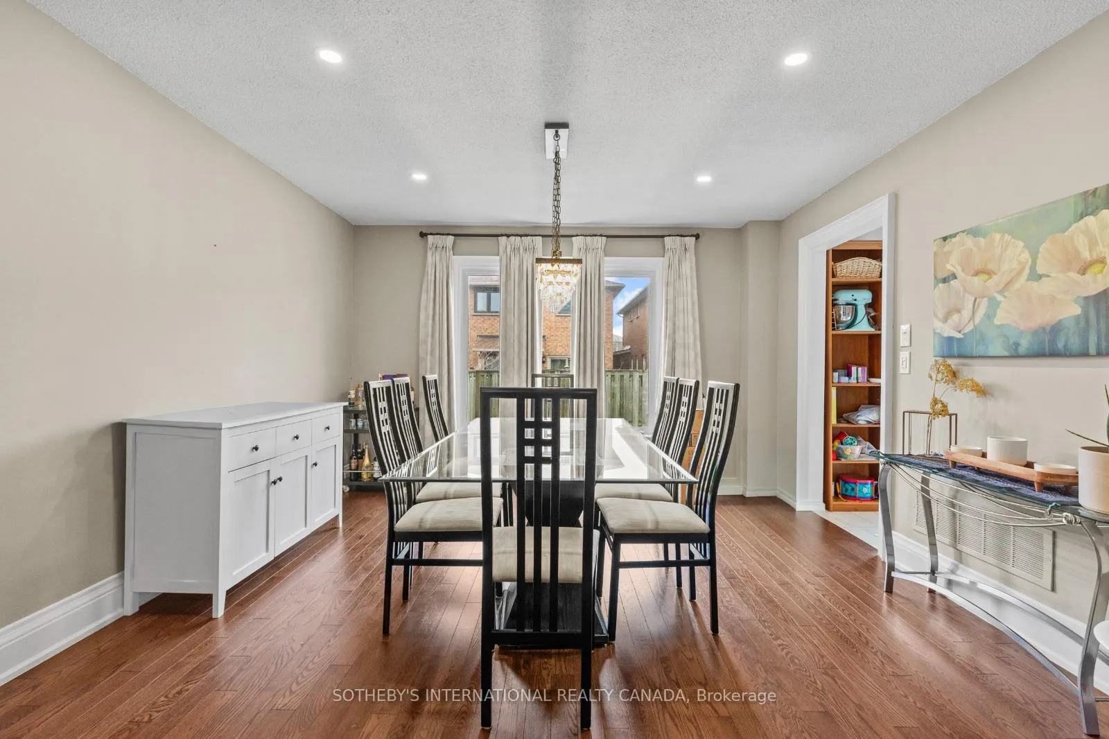 Photo 5 of 388 Brownridge Drive, Vaughan, Brownridge — HOMEH