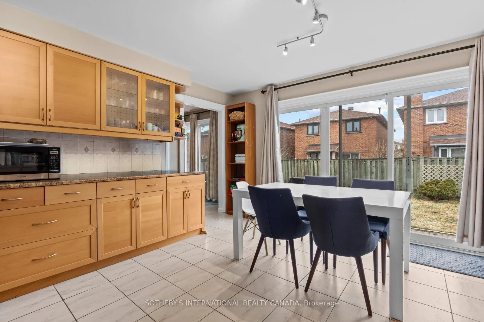 Photo 17 of 388 Brownridge Drive, Vaughan, Brownridge — HOMEH