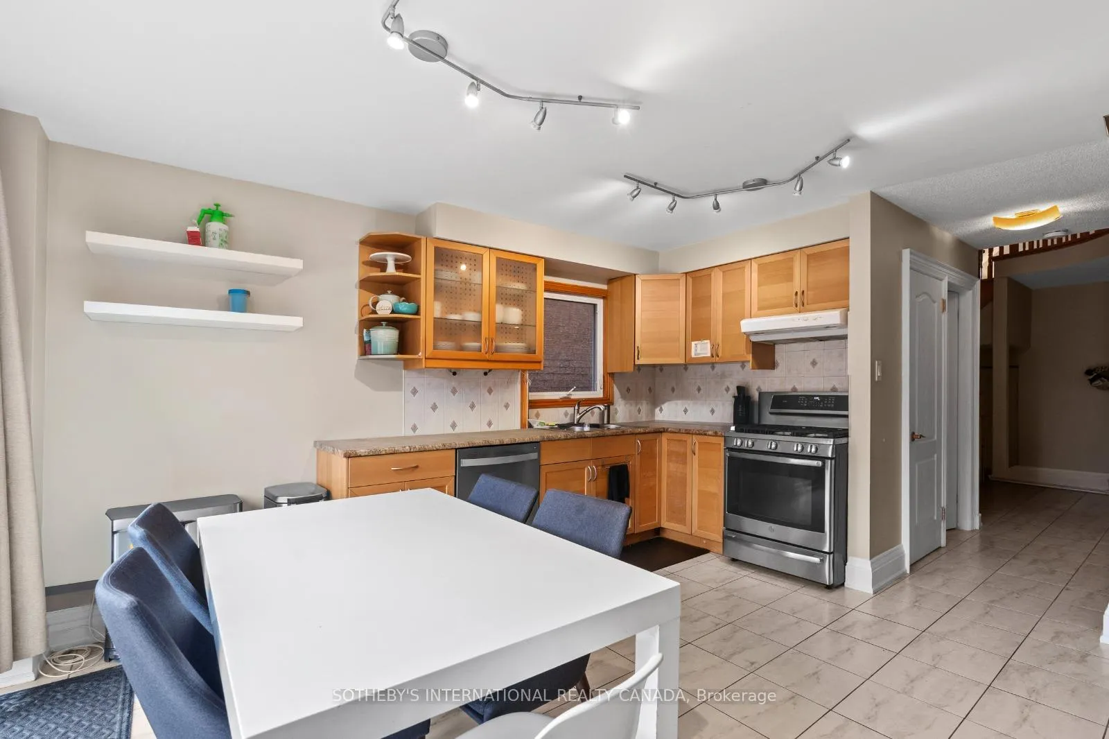 Photo 18 of 388 Brownridge Drive, Vaughan, Brownridge — HOMEH