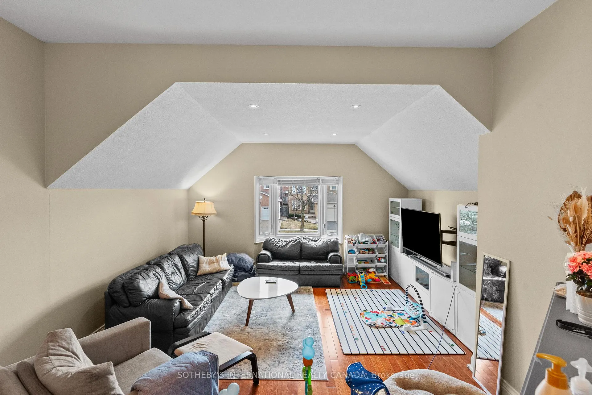 Photo 21 of 388 Brownridge Drive, Vaughan, Brownridge — HOMEH