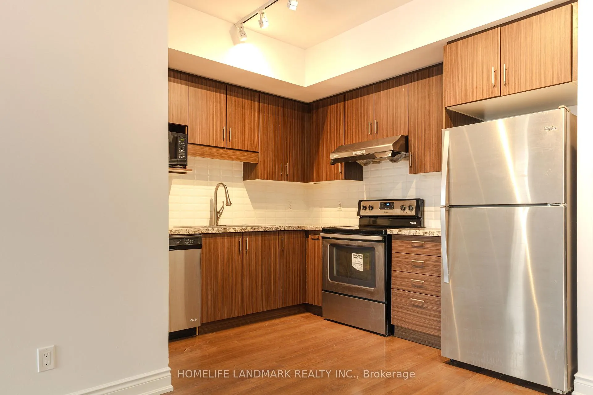 Photo 7 of Unit 716, 38 Cedarland Drive, Markham, Unionville — HOMEH