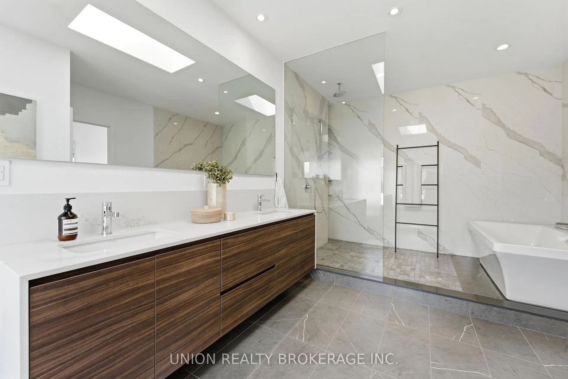 Photo 32 of 3 Vince Avenue, Toronto, Woodbine Corridor — HOMEH