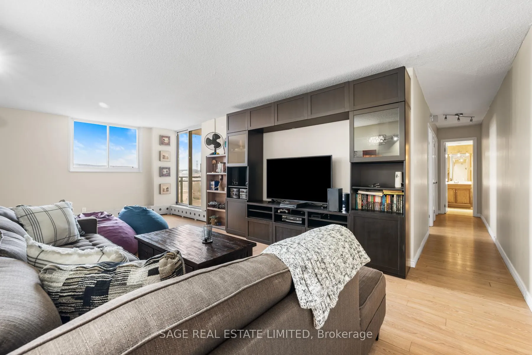 Photo 1 of Unit 802, 975 Warwick Court, Burlington, LaSalle — HOMEH