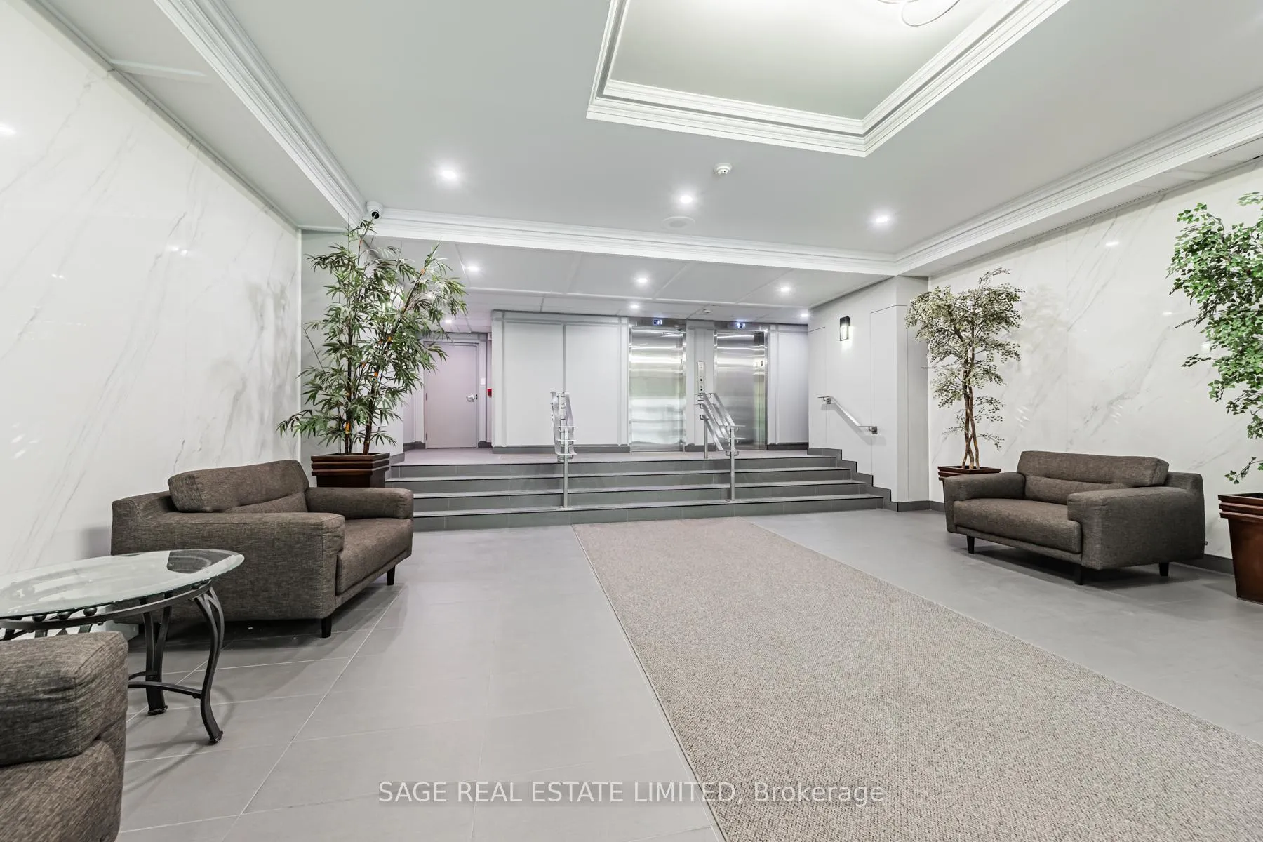 Photo 5 of Unit 802, 975 Warwick Court, Burlington, LaSalle — HOMEH