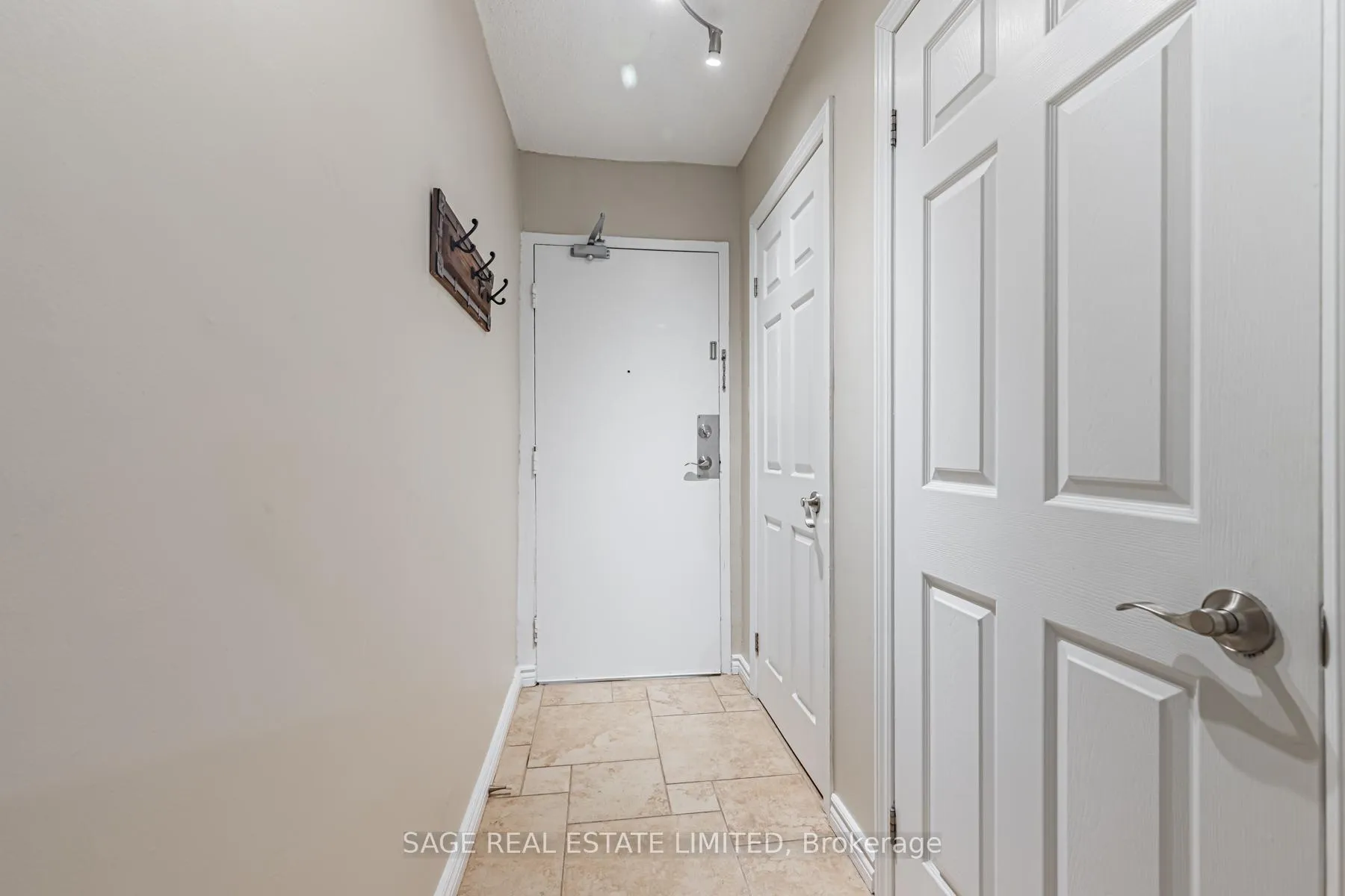 Photo 6 of Unit 802, 975 Warwick Court, Burlington, LaSalle — HOMEH