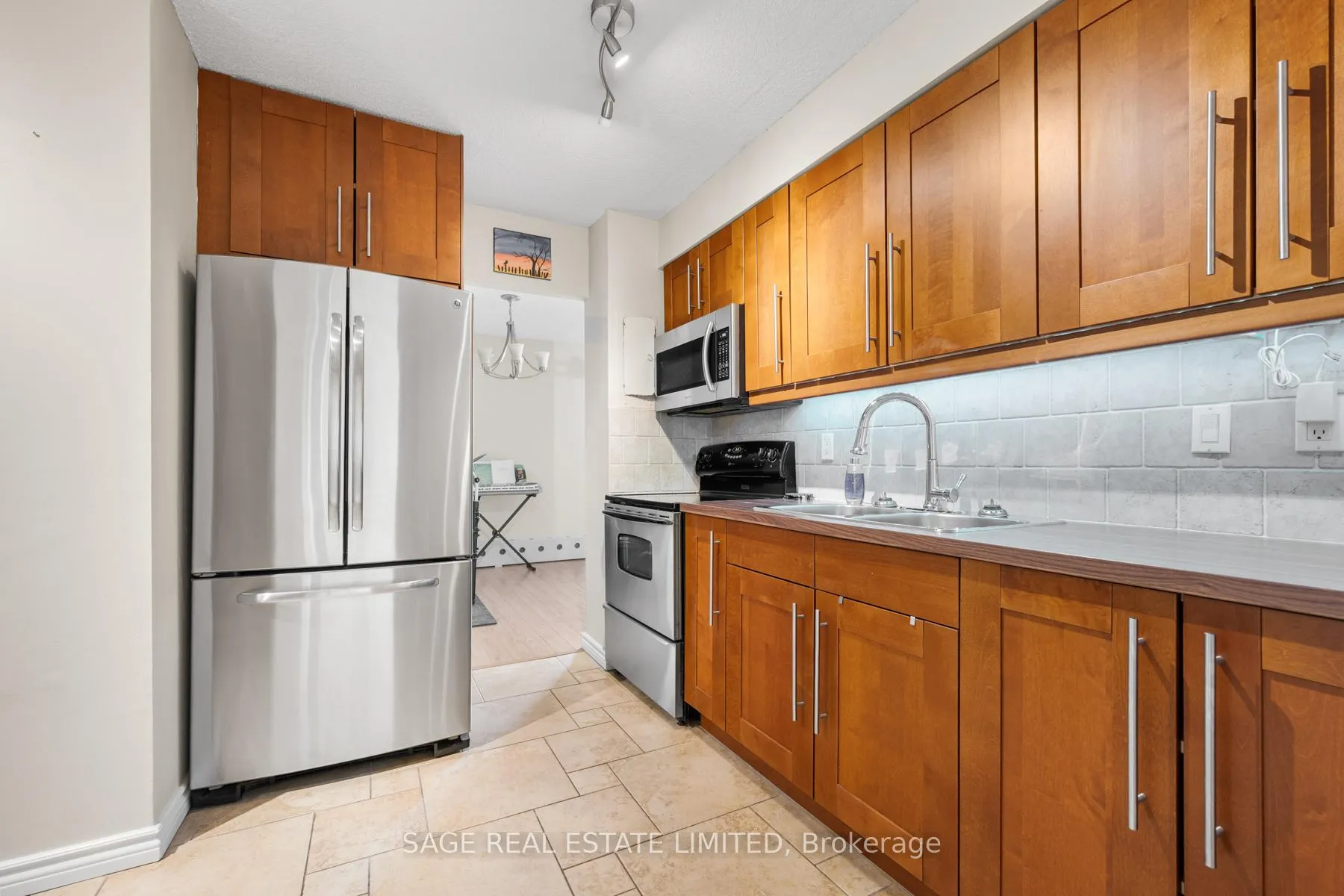Photo 8 of Unit 802, 975 Warwick Court, Burlington, LaSalle — HOMEH