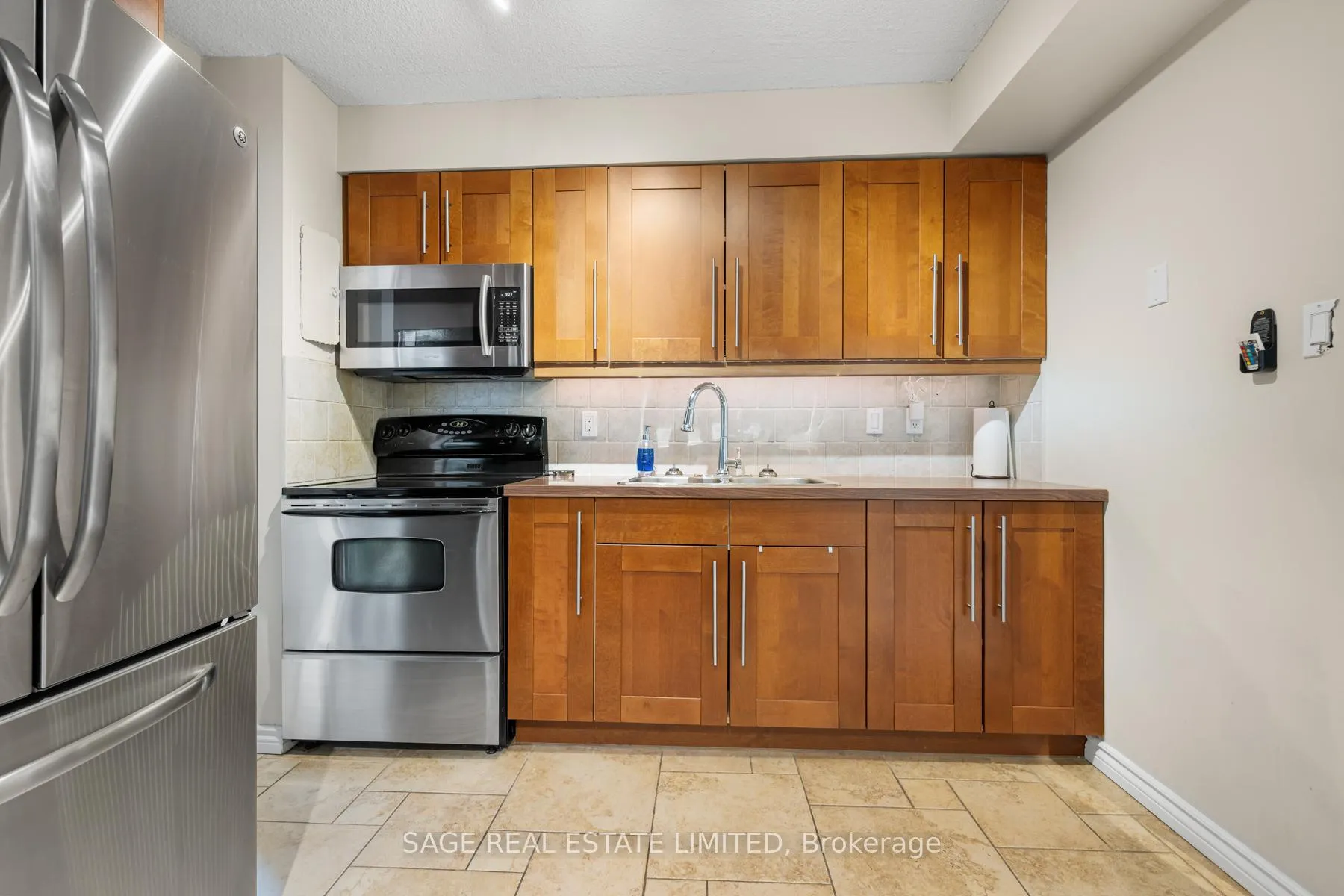 Photo 9 of Unit 802, 975 Warwick Court, Burlington, LaSalle — HOMEH