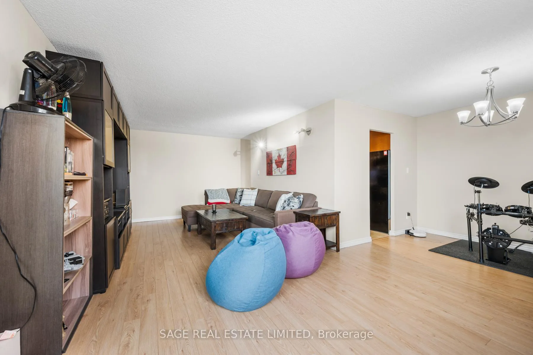 Photo 11 of Unit 802, 975 Warwick Court, Burlington, LaSalle — HOMEH