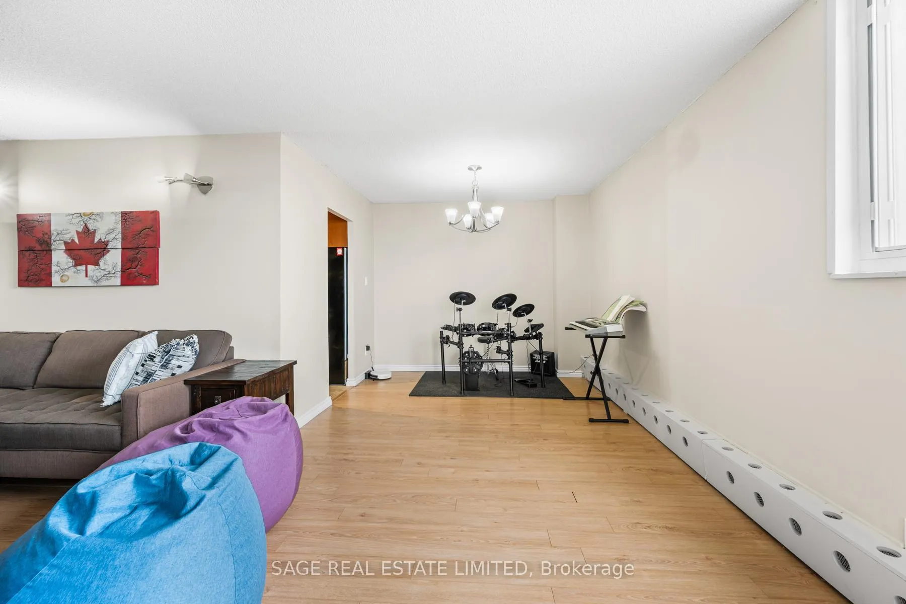Photo 12 of Unit 802, 975 Warwick Court, Burlington, LaSalle — HOMEH
