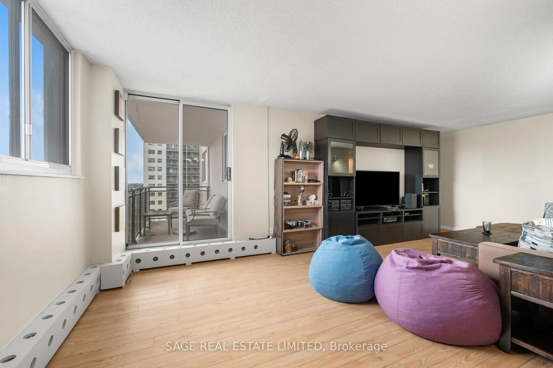 Photo 13 of Unit 802, 975 Warwick Court, Burlington, LaSalle — HOMEH