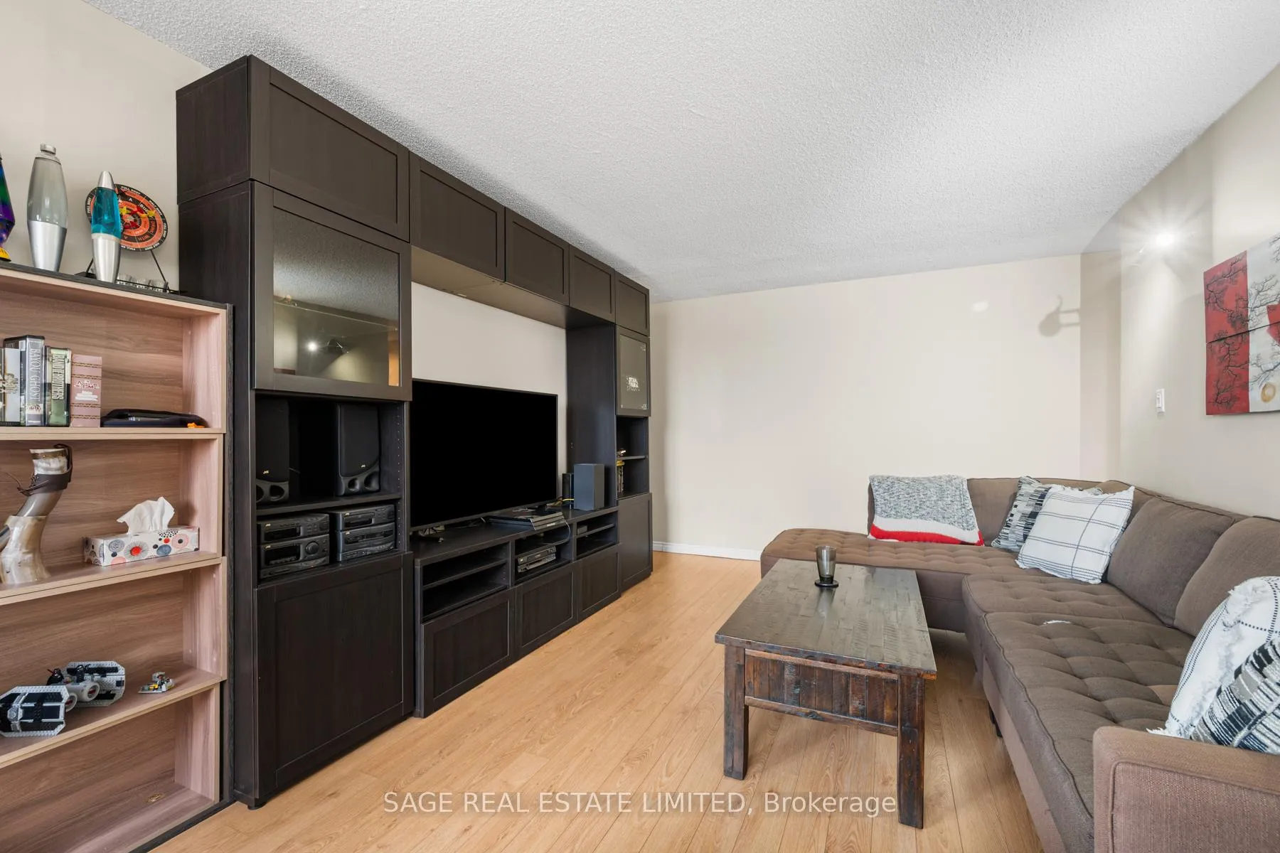 Photo 14 of Unit 802, 975 Warwick Court, Burlington, LaSalle — HOMEH