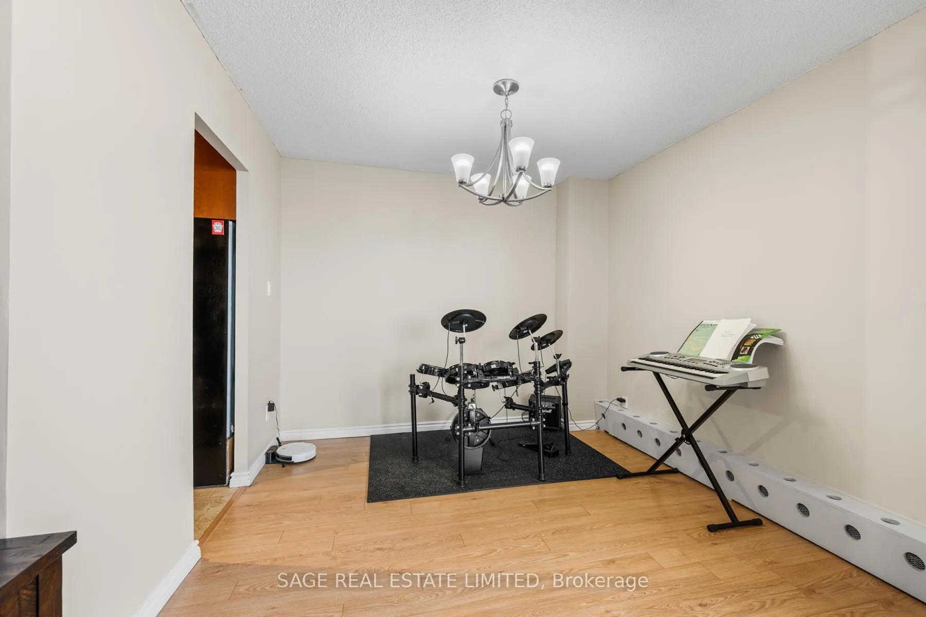 Photo 15 of Unit 802, 975 Warwick Court, Burlington, LaSalle — HOMEH