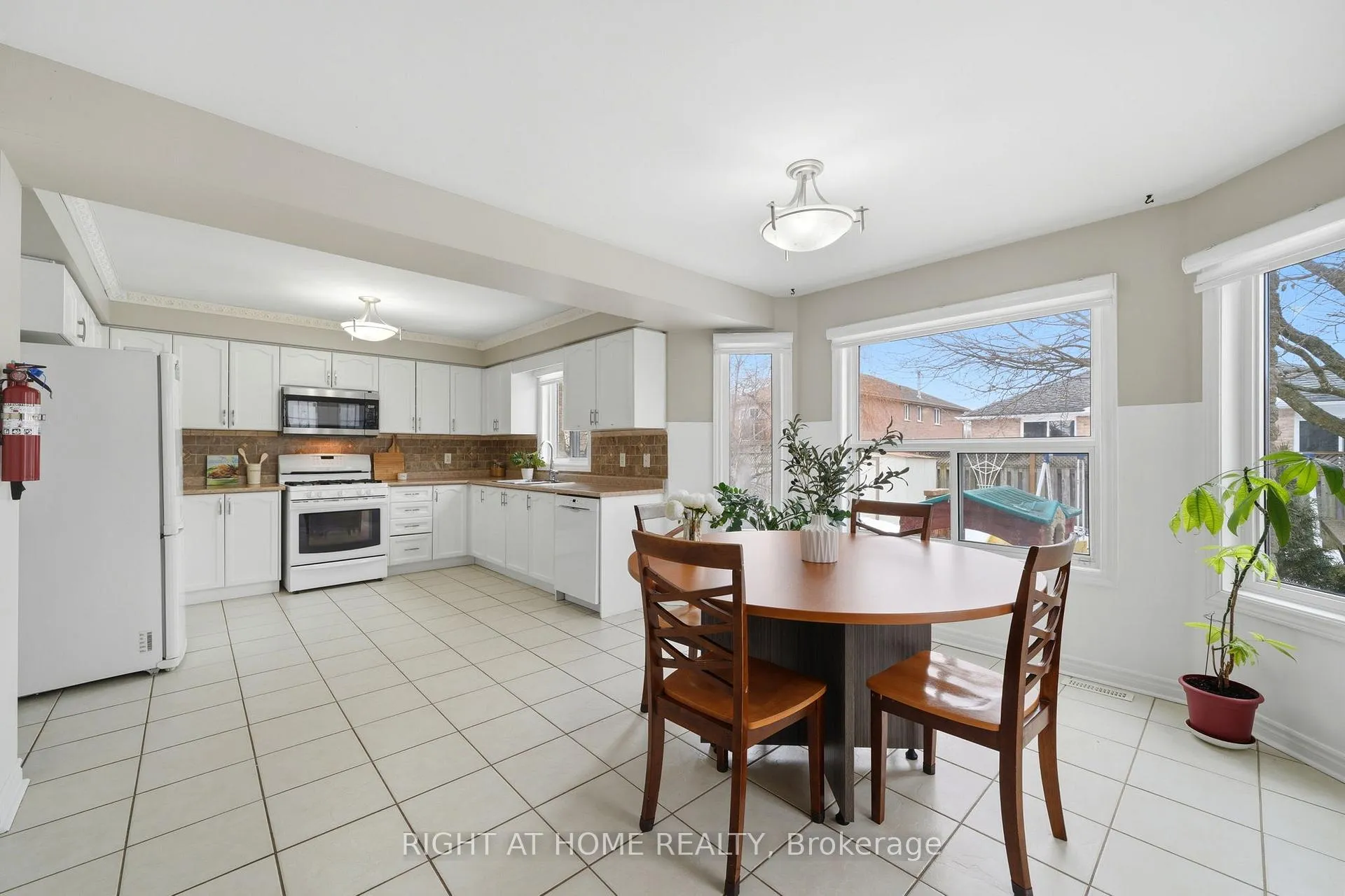Photo 11 of 68 Kraus Road, Barrie, Edgehill Drive — HOMEH