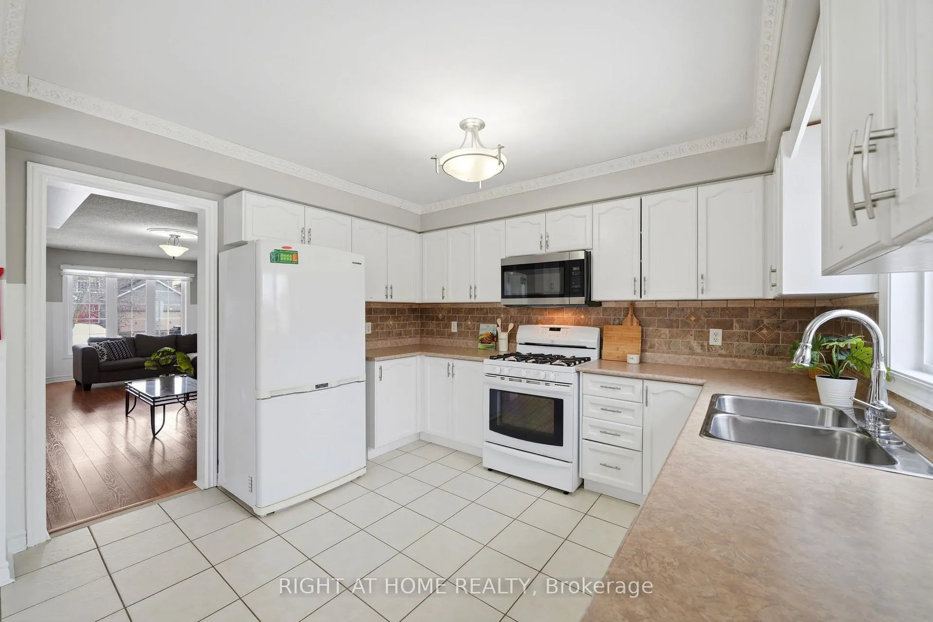 Photo 12 of 68 Kraus Road, Barrie, Edgehill Drive — HOMEH