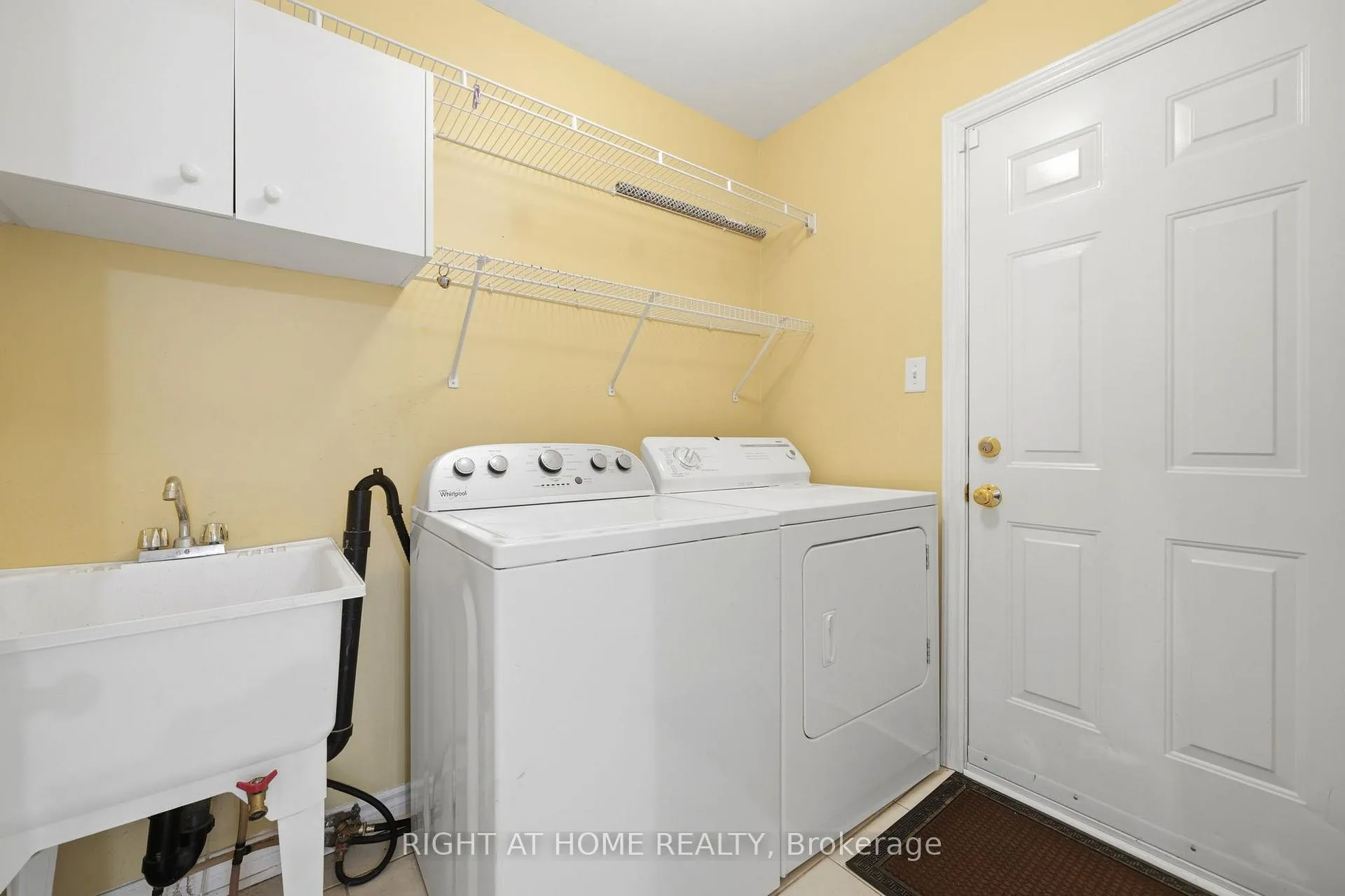 Photo 16 of 68 Kraus Road, Barrie, Edgehill Drive — HOMEH