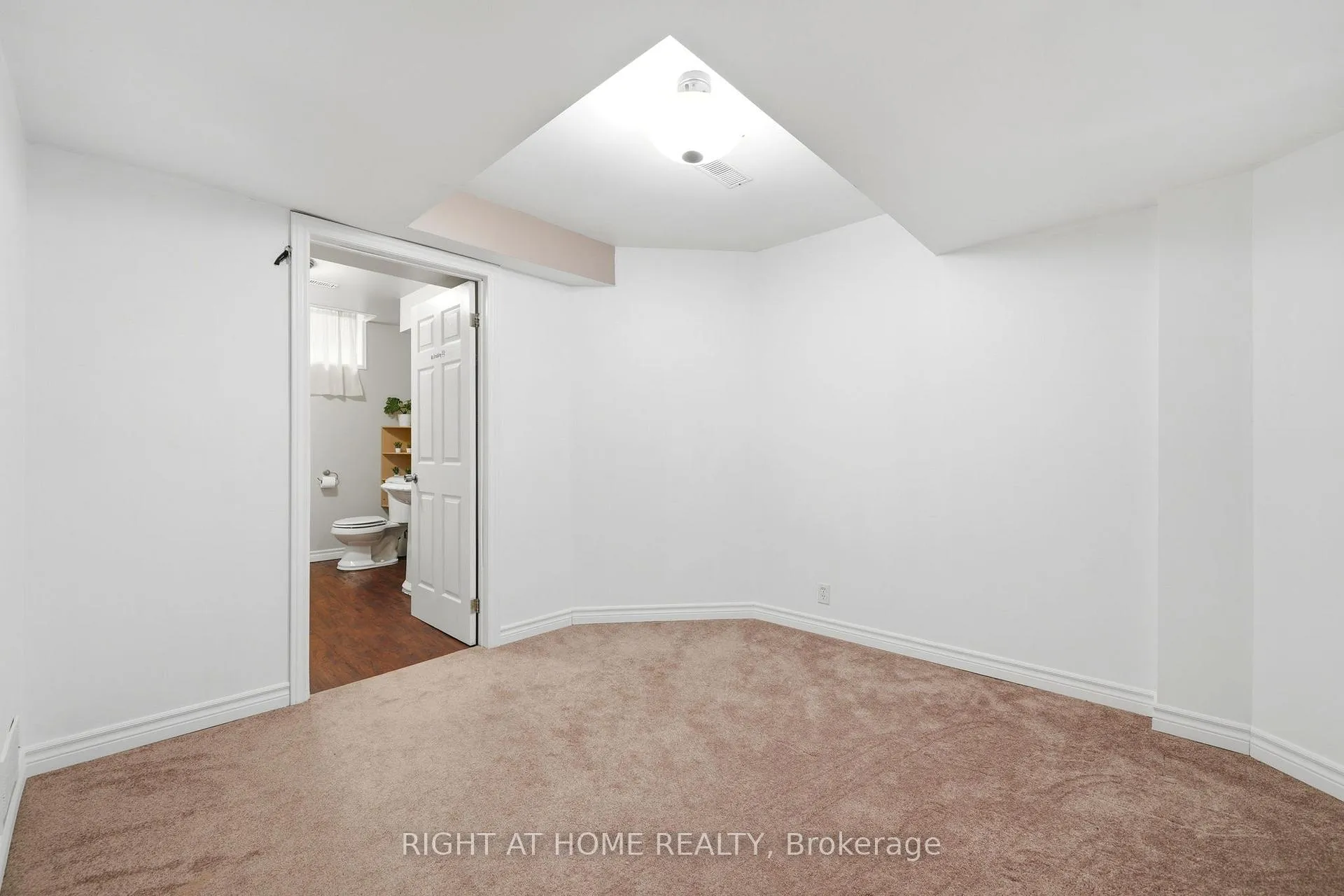 Photo 35 of 68 Kraus Road, Barrie, Edgehill Drive — HOMEH
