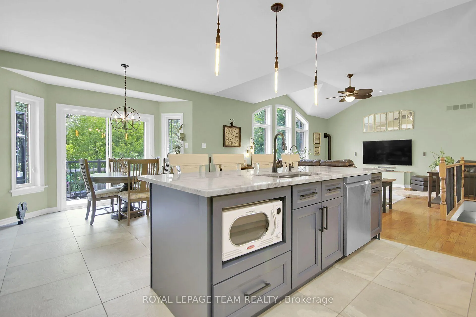 Photo 9 of 2539 Kearns Way, Ottawa, Osgoode Twp North of Reg Rd 6 — HOMEH