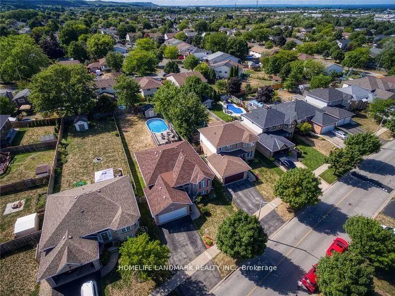 Photo 2 of 4498 Garden Gate Terrace, Lincoln, Beamsville — HOMEH