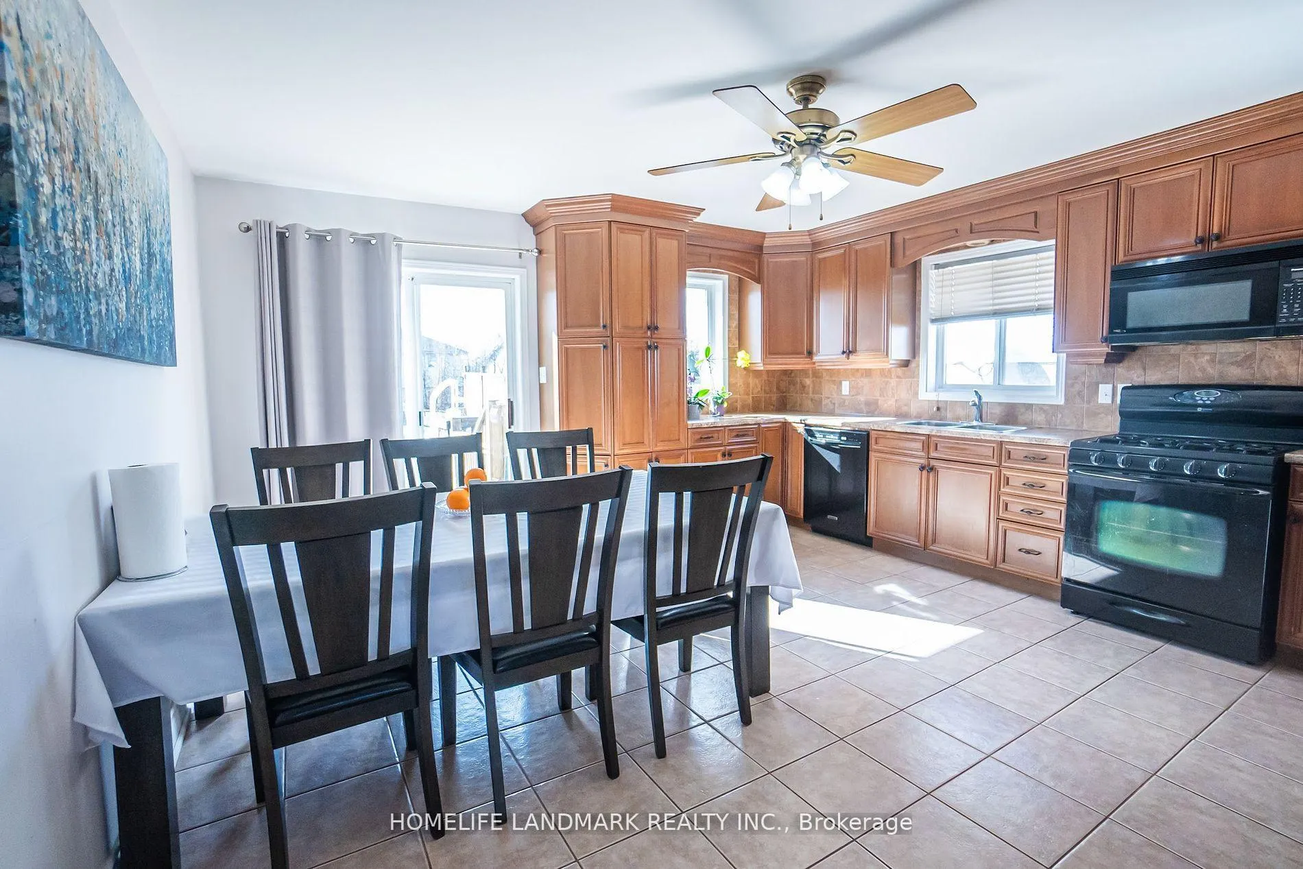 Photo 10 of 4498 Garden Gate Terrace, Lincoln, Beamsville — HOMEH
