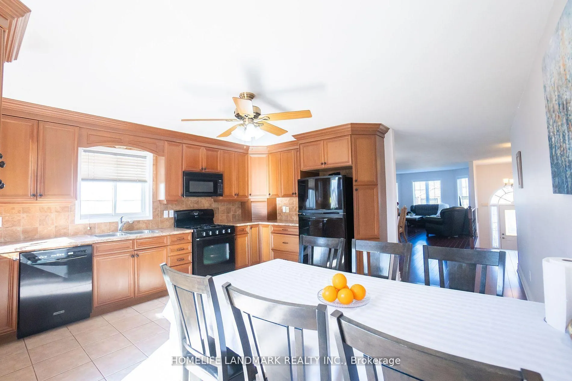 Photo 11 of 4498 Garden Gate Terrace, Lincoln, Beamsville — HOMEH