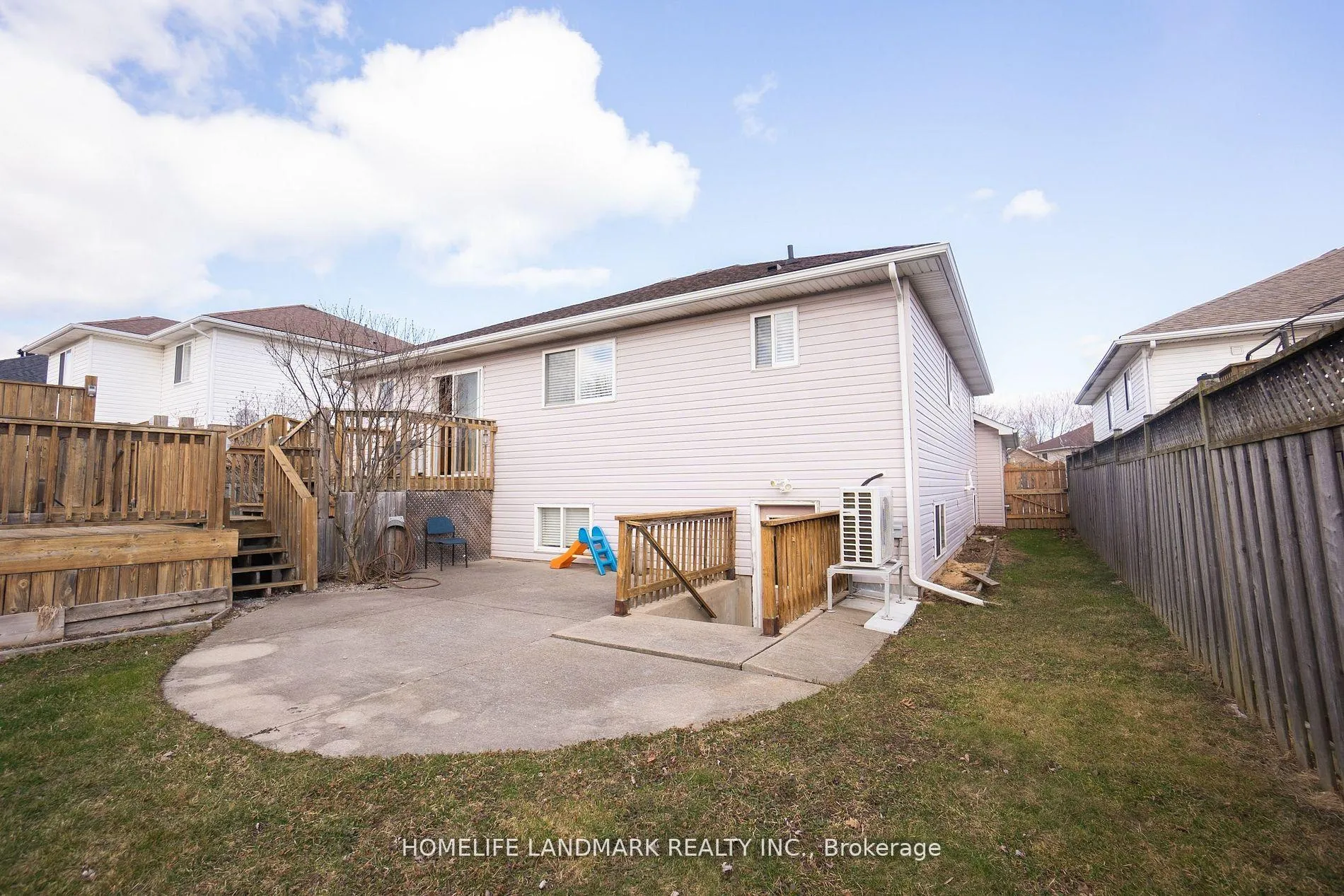 Photo 24 of 4498 Garden Gate Terrace, Lincoln, Beamsville — HOMEH