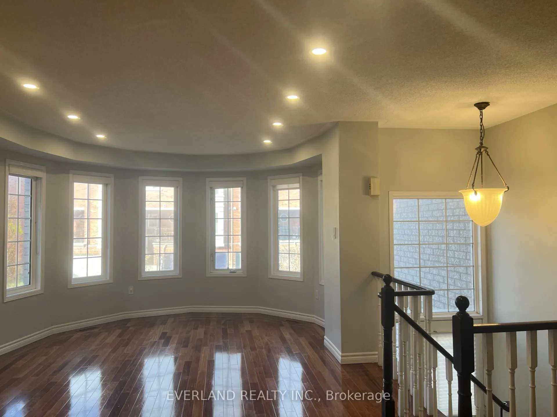Photo 2 of 15 Orchid Road, Markham, Commerce Valley — HOMEH