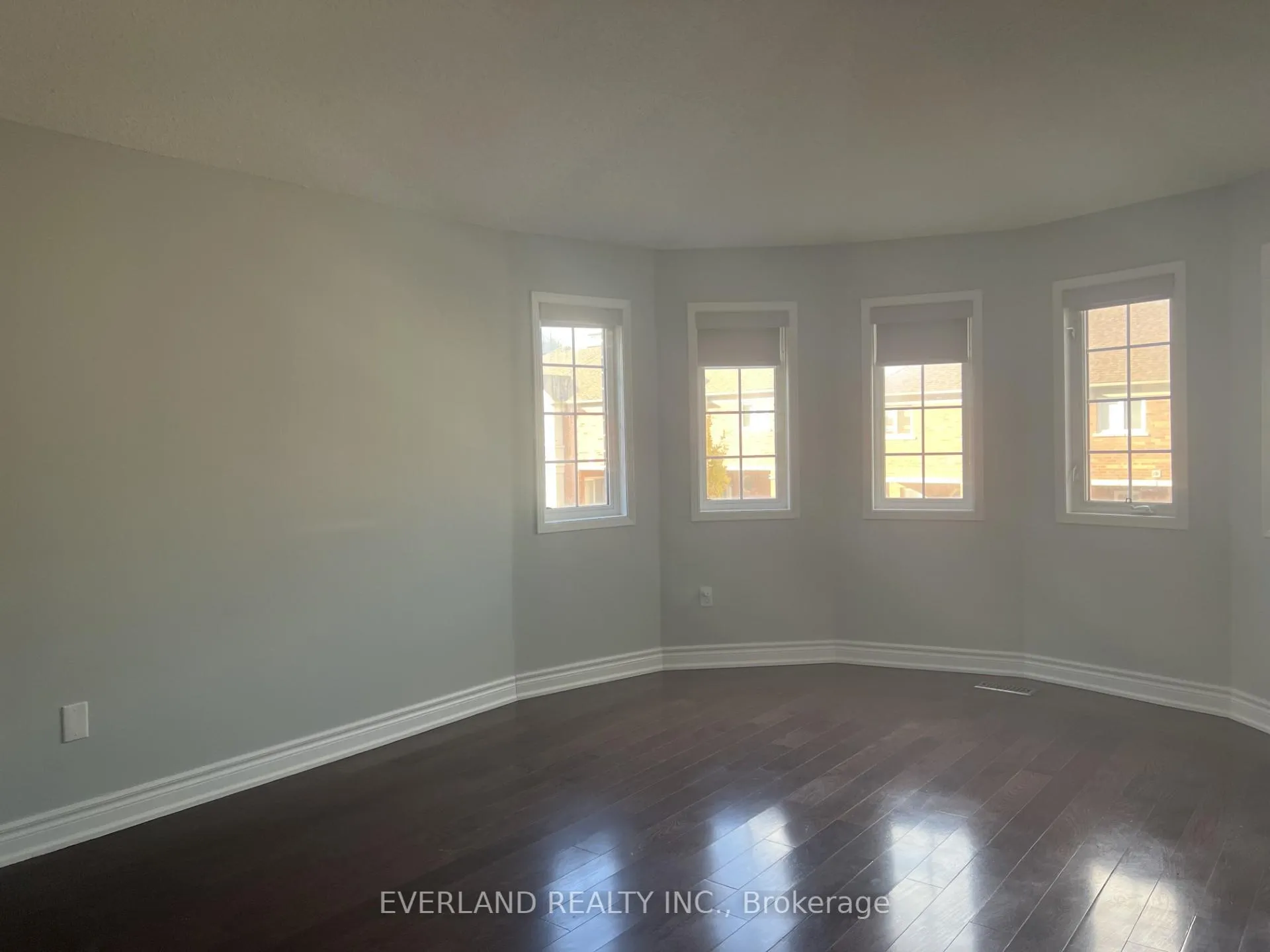 Photo 3 of 15 Orchid Road, Markham, Commerce Valley — HOMEH