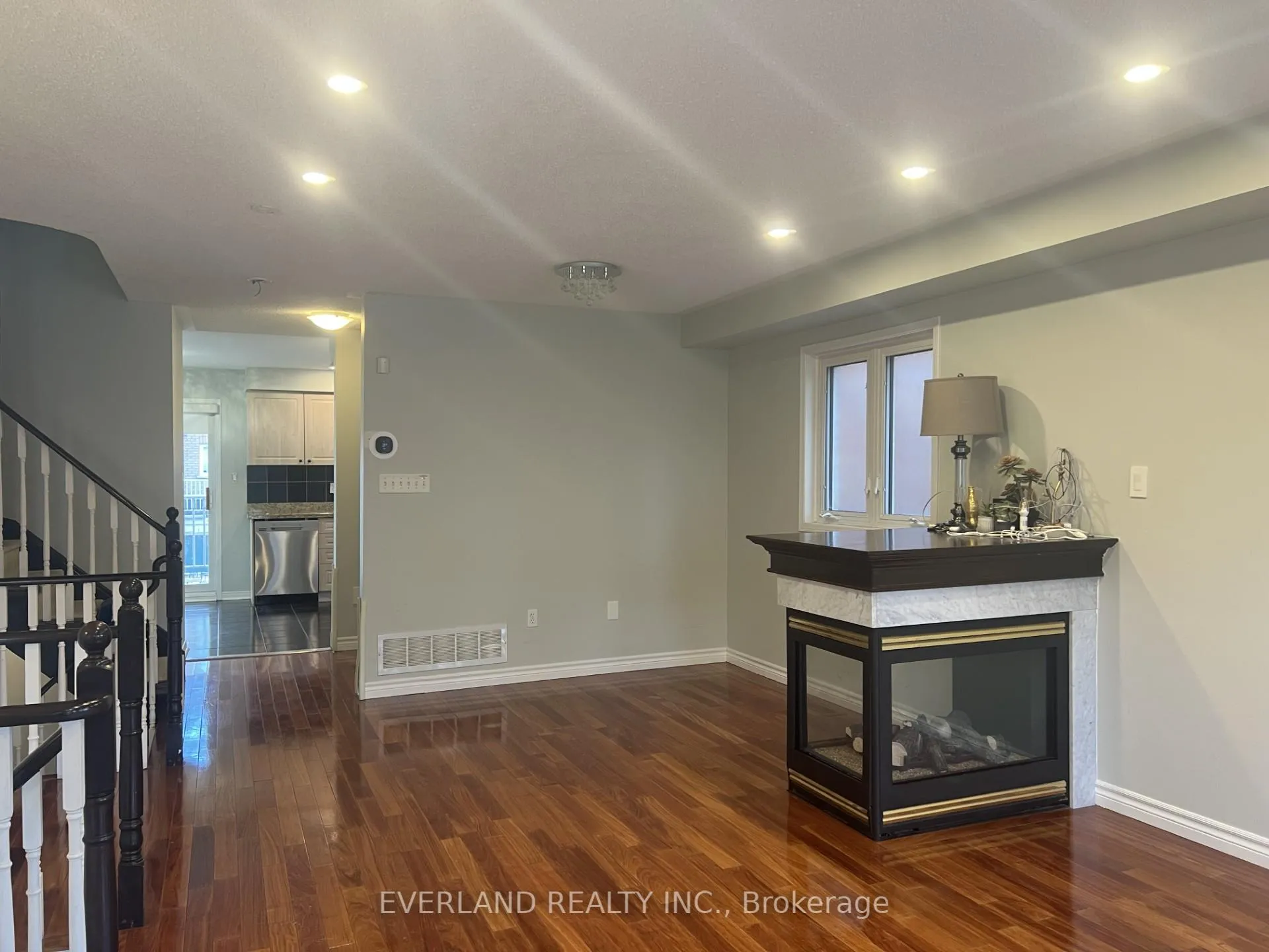 Photo 4 of 15 Orchid Road, Markham, Commerce Valley — HOMEH