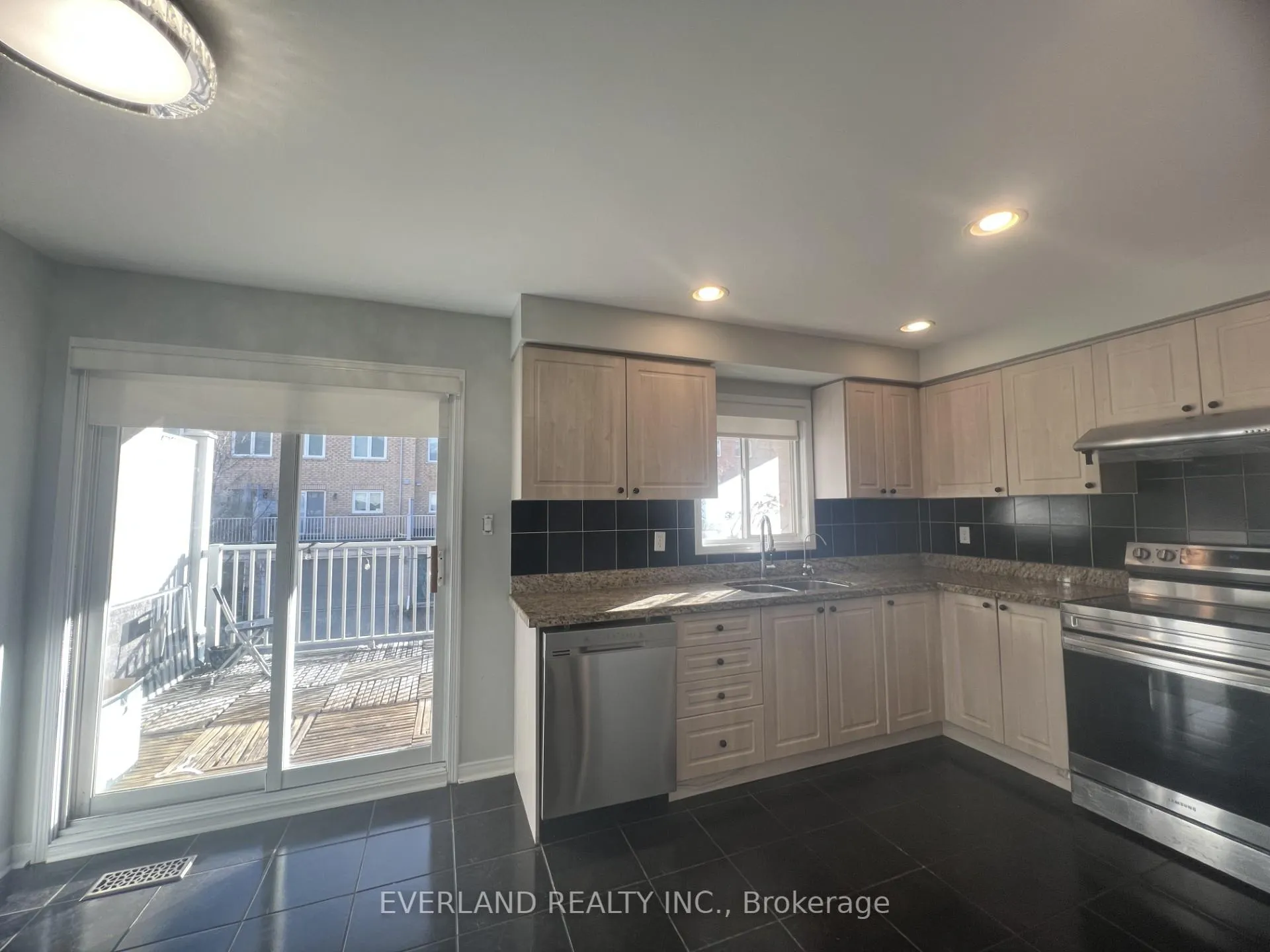 Photo 5 of 15 Orchid Road, Markham, Commerce Valley — HOMEH