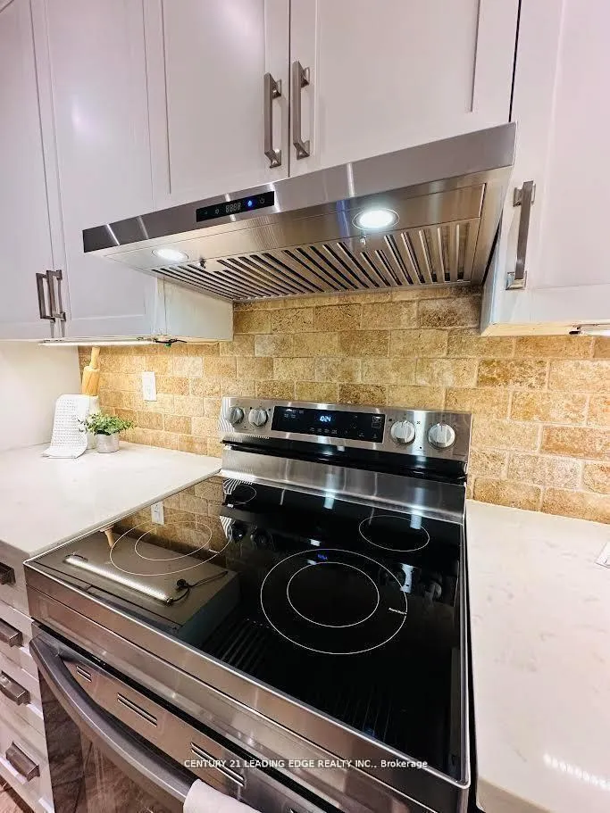 Photo 15 of 657 Brothers Crescent, Milton, Coates — HOMEH