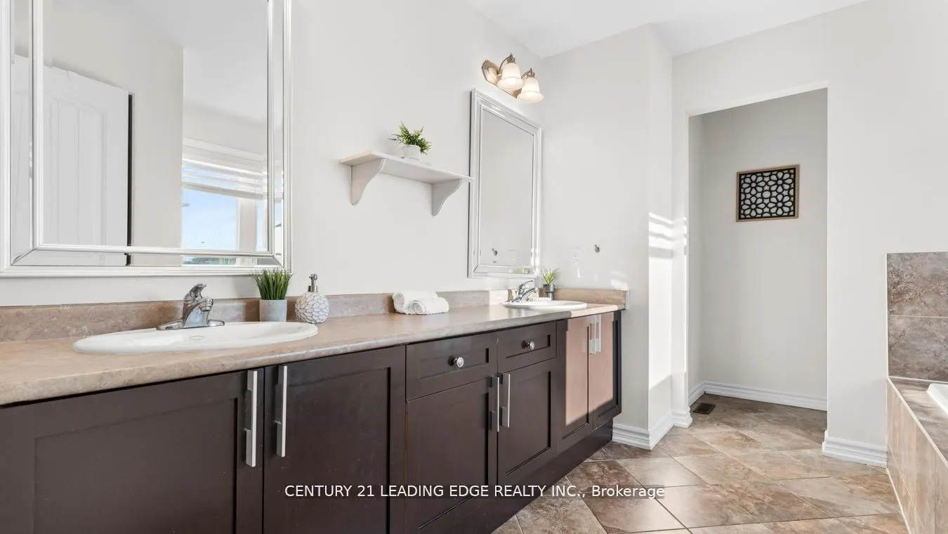 Photo 26 of 657 Brothers Crescent, Milton, Coates — HOMEH
