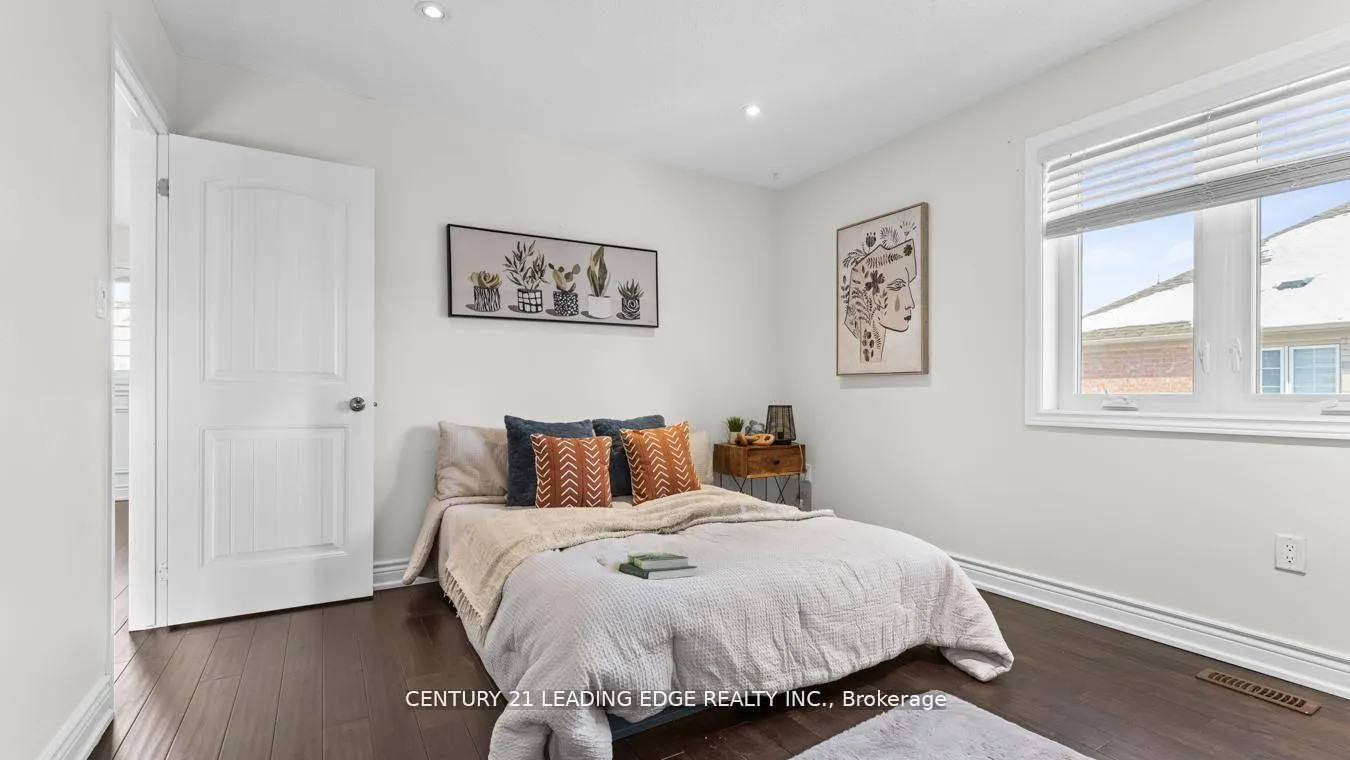 Photo 29 of 657 Brothers Crescent, Milton, Coates — HOMEH