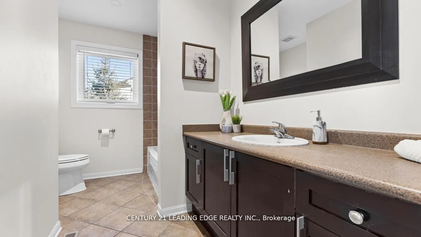 Photo 31 of 657 Brothers Crescent, Milton, Coates — HOMEH