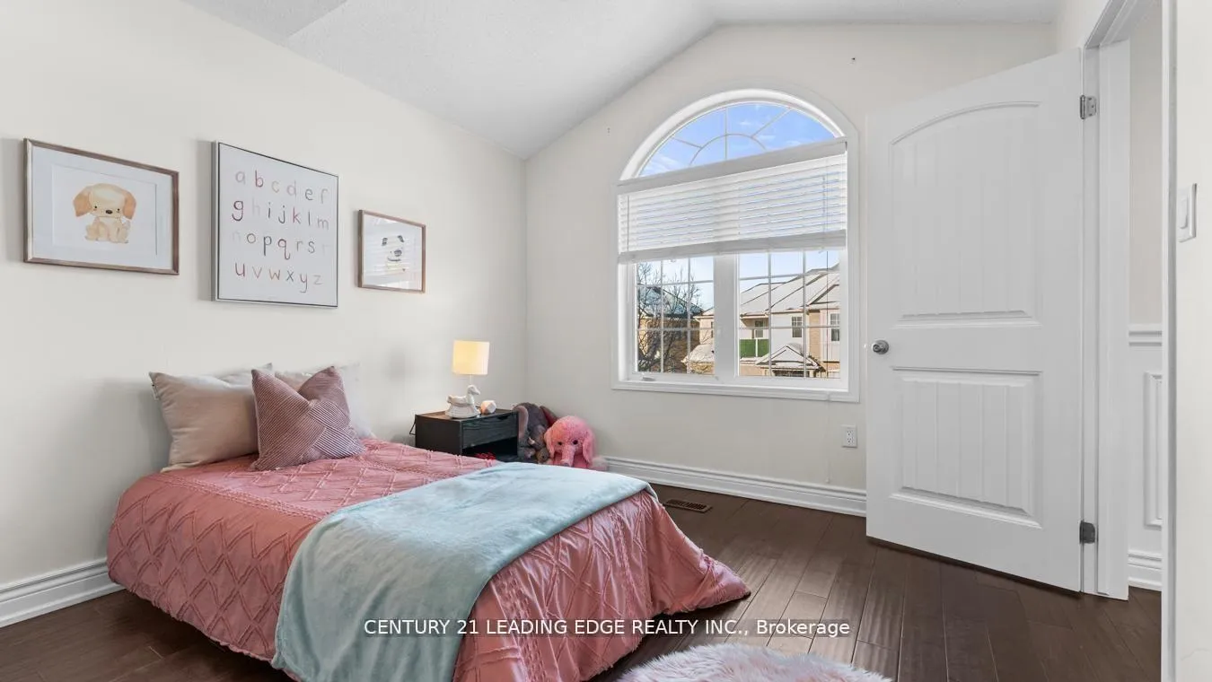 Photo 36 of 657 Brothers Crescent, Milton, Coates — HOMEH