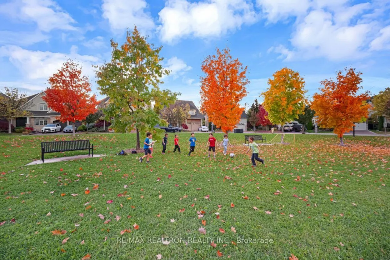Photo 4 of 71 Glengordon Crescent, Markham, Angus Glen — HOMEH