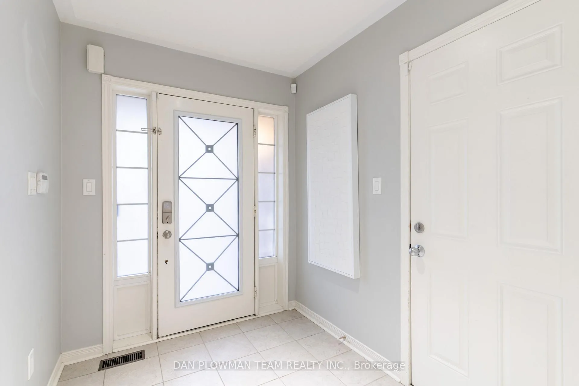 Photo 5 of 1203 Meath Drive, Oshawa, Pinecrest — HOMEH