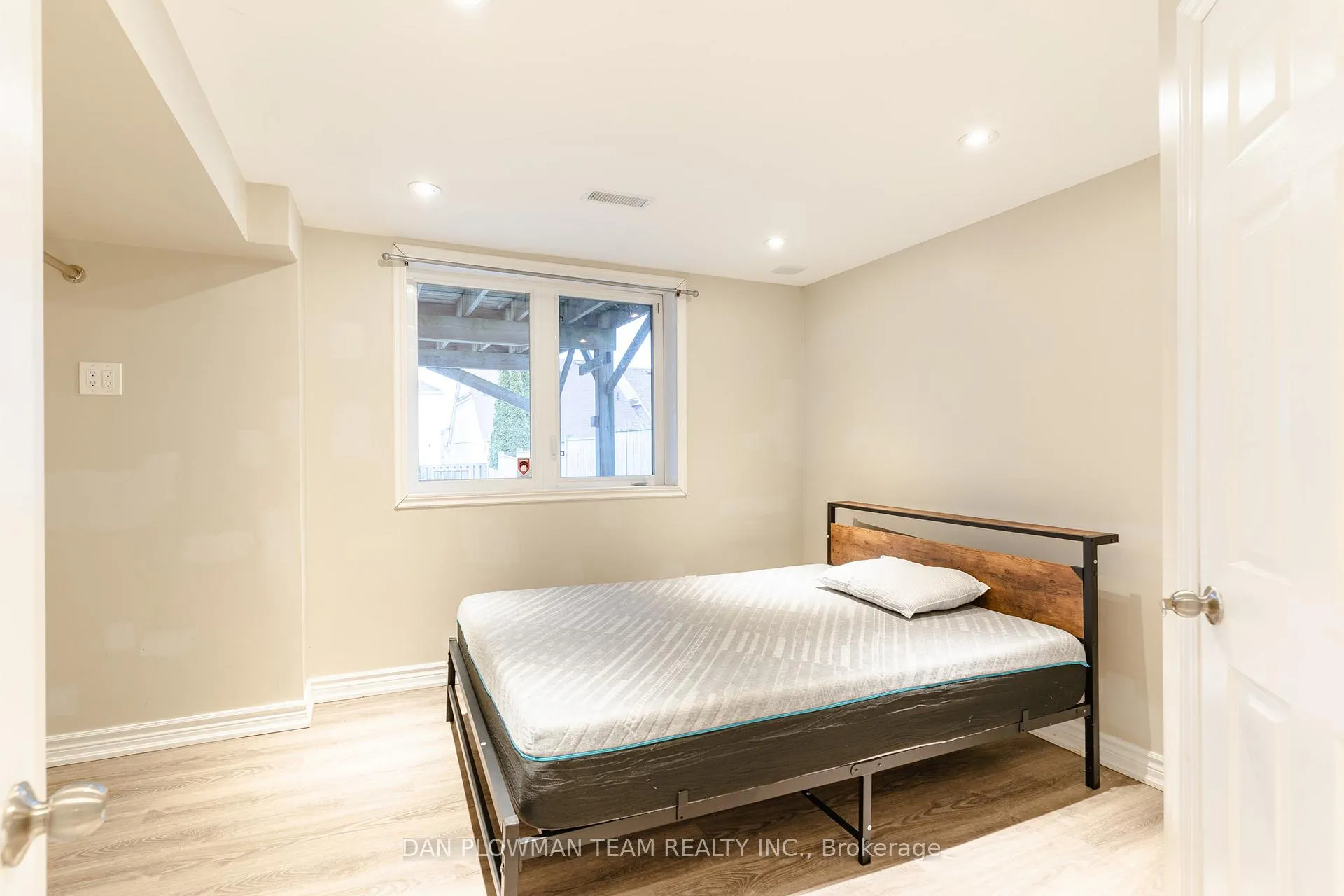 Photo 30 of 1203 Meath Drive, Oshawa, Pinecrest — HOMEH