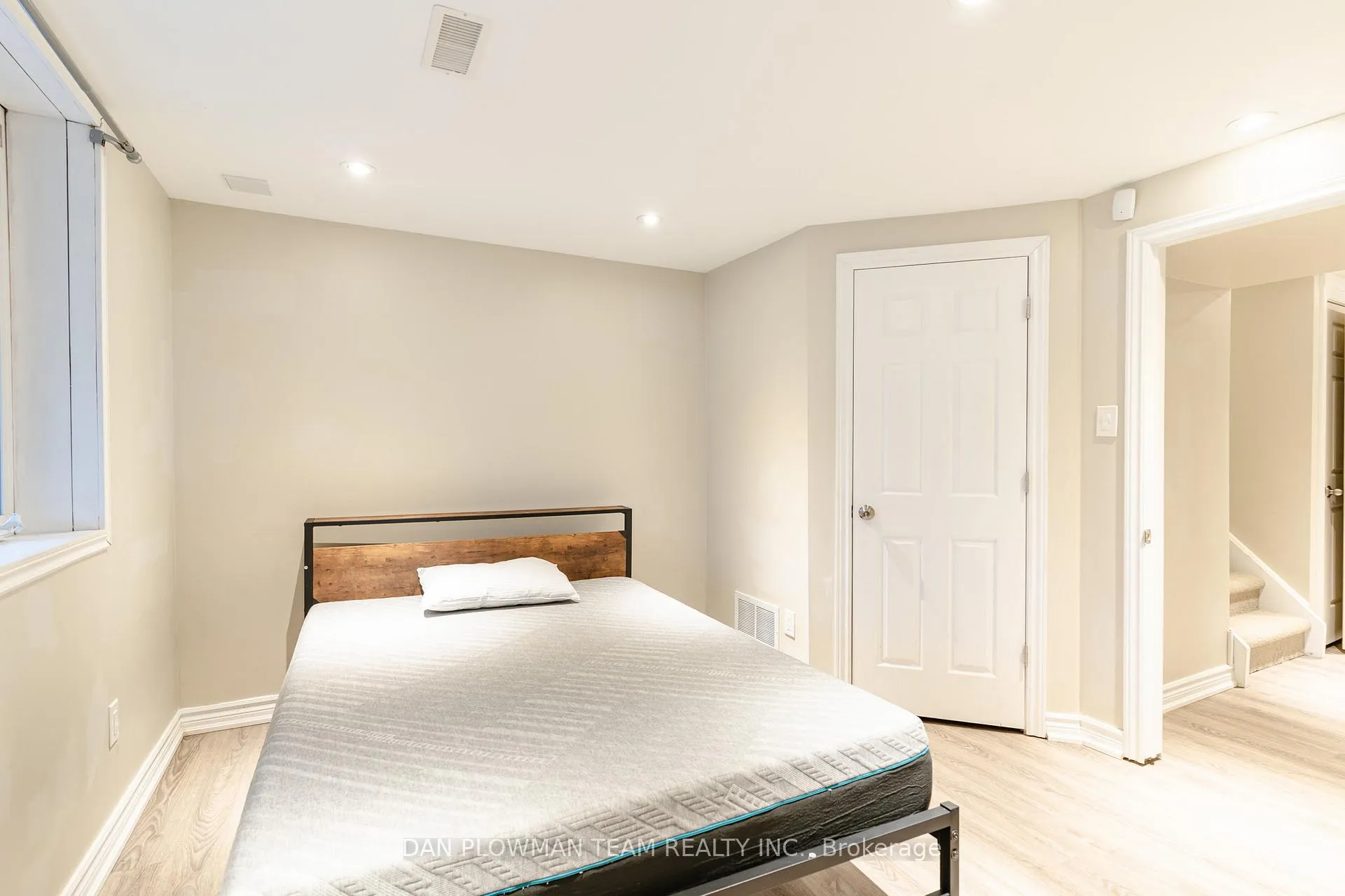 Photo 31 of 1203 Meath Drive, Oshawa, Pinecrest — HOMEH