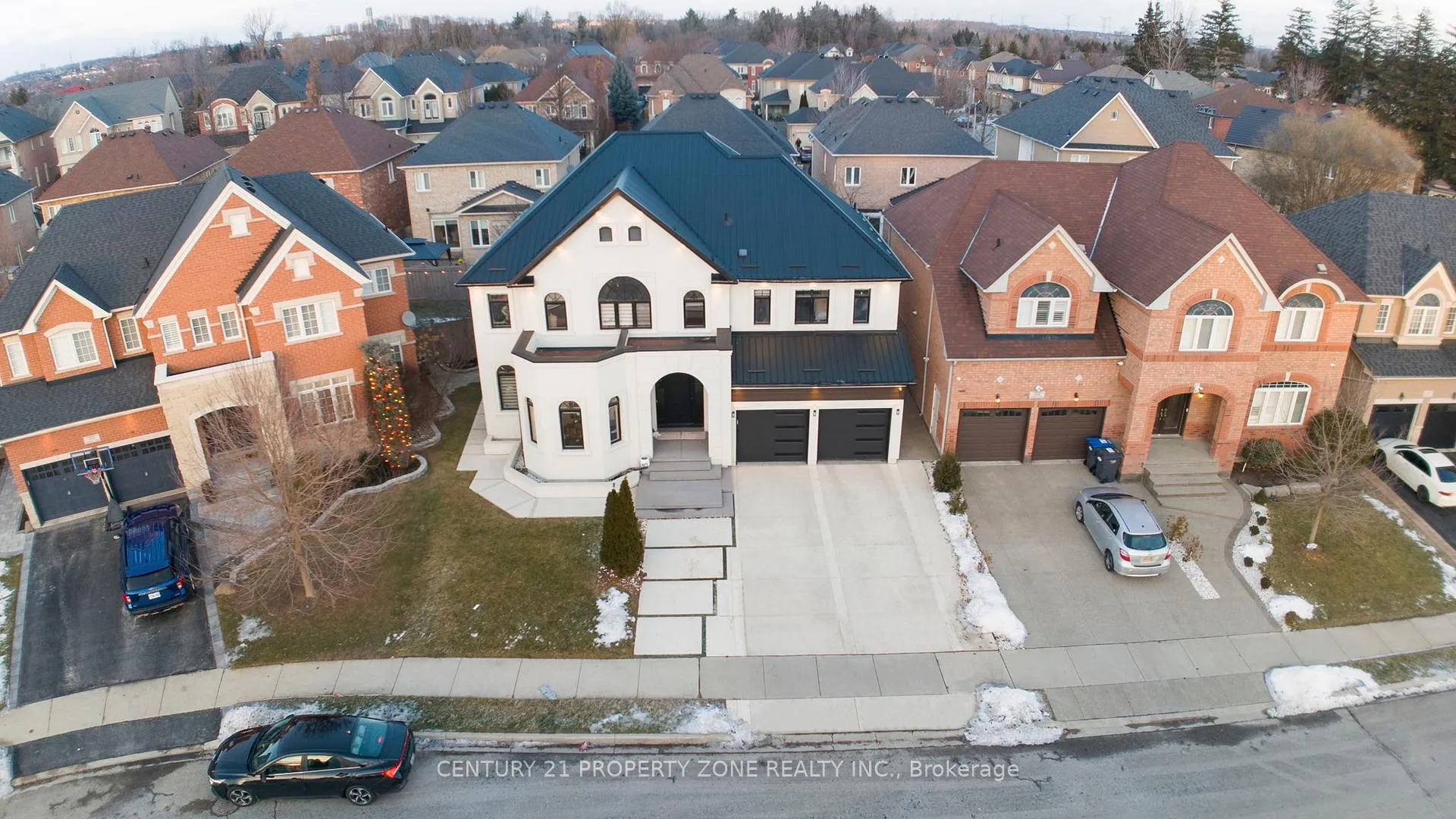 Photo 2 of 30 Grouse Lane, Brampton, Bram West — HOMEH