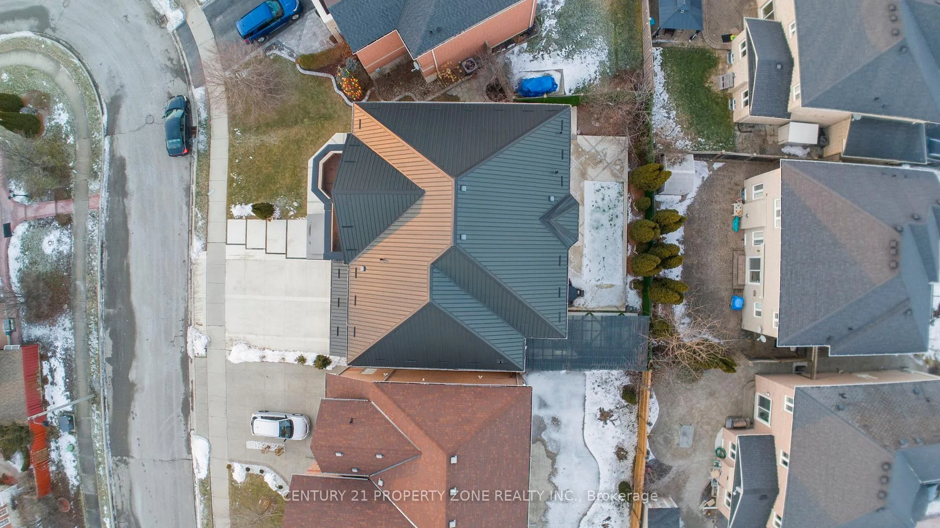 Photo 3 of 30 Grouse Lane, Brampton, Bram West — HOMEH