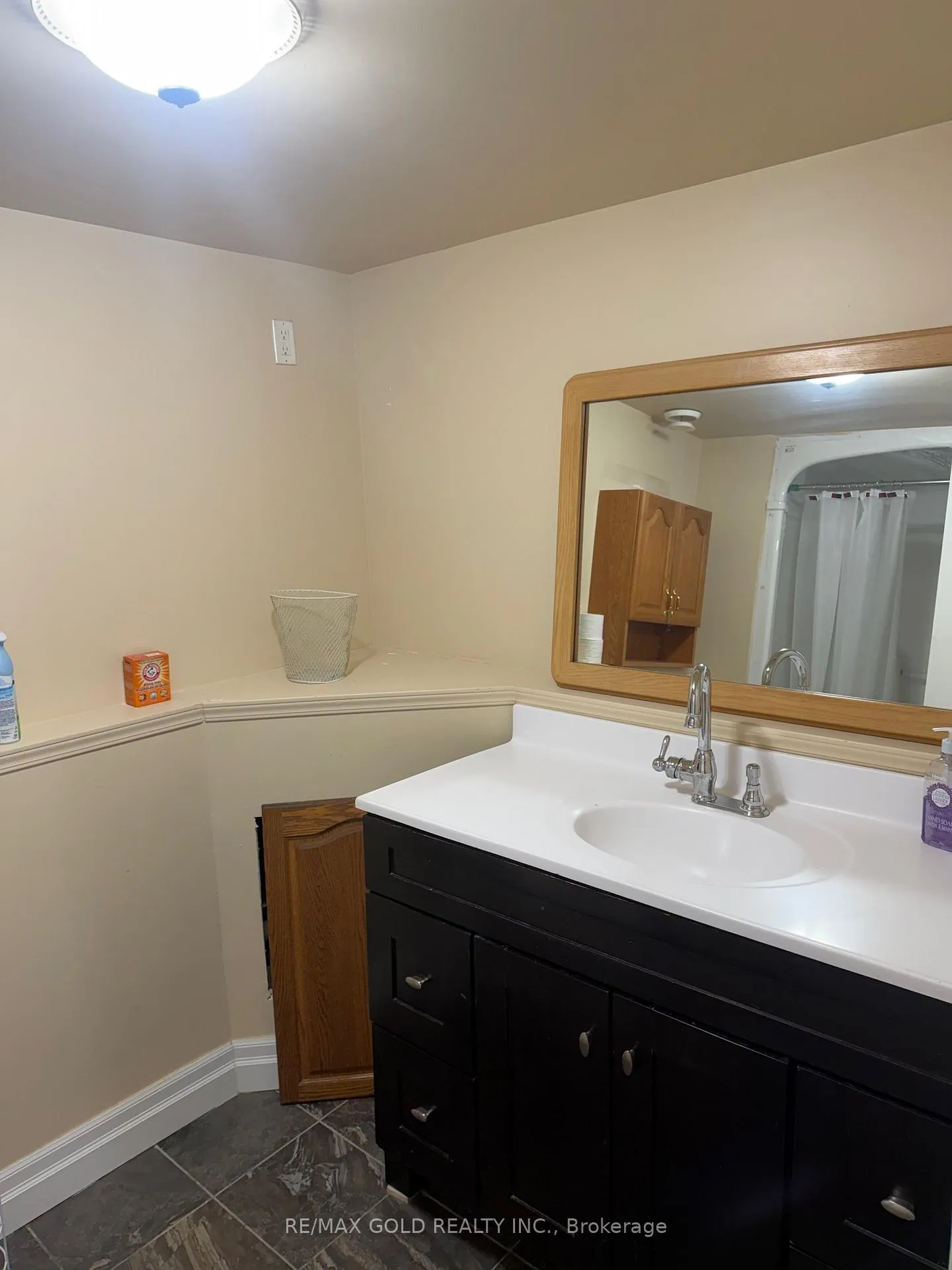 Photo 4 of 455 S Edgeware Rd., St. Thomas — HOMEH