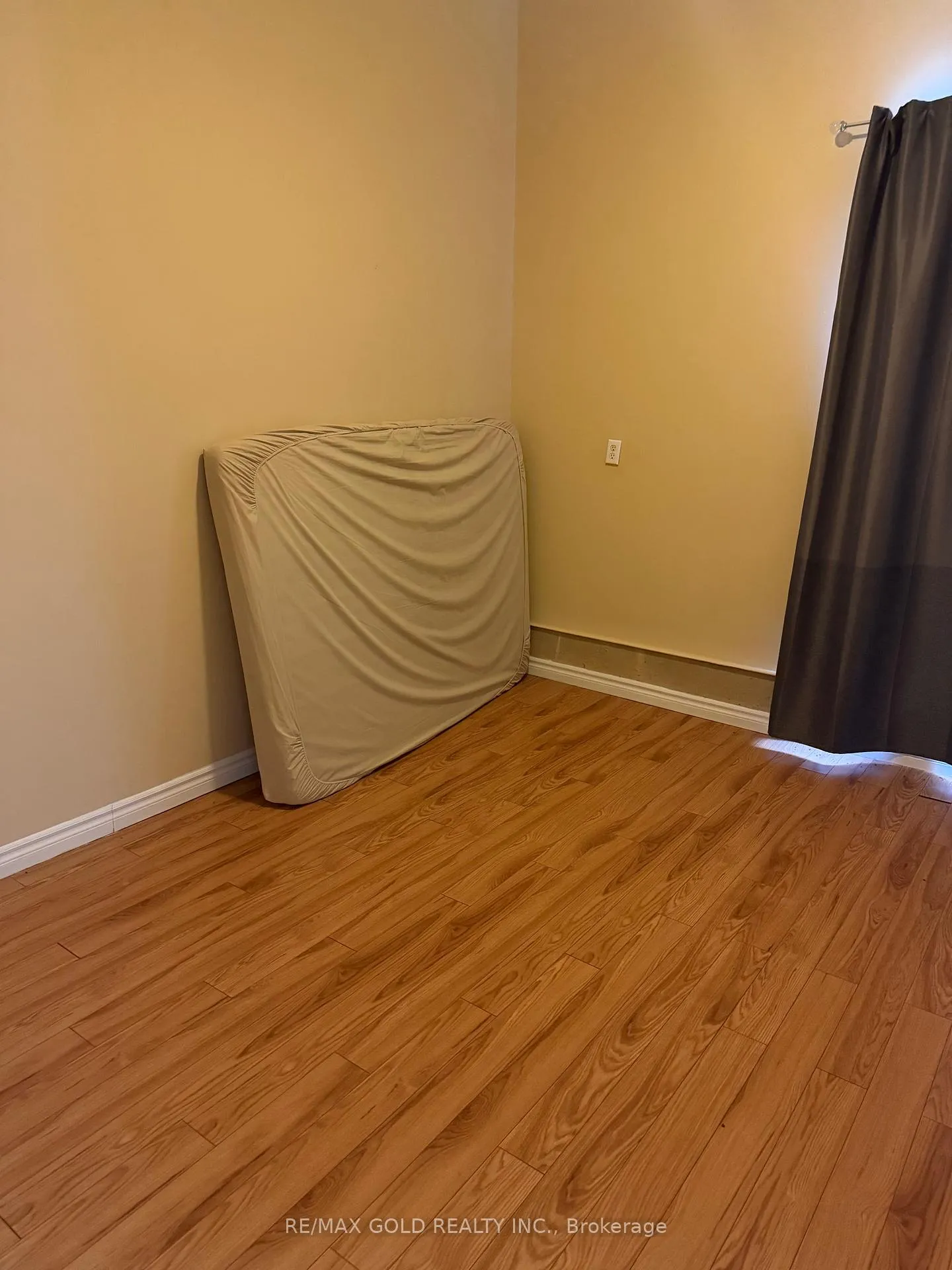 Photo 5 of 455 S Edgeware Rd., St. Thomas — HOMEH
