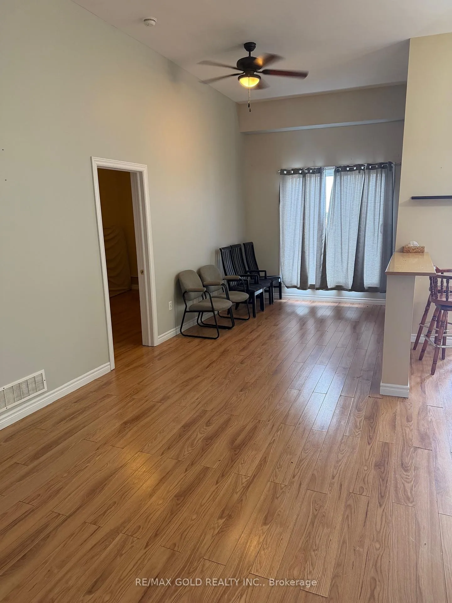 Photo 6 of 455 S Edgeware Rd., St. Thomas — HOMEH
