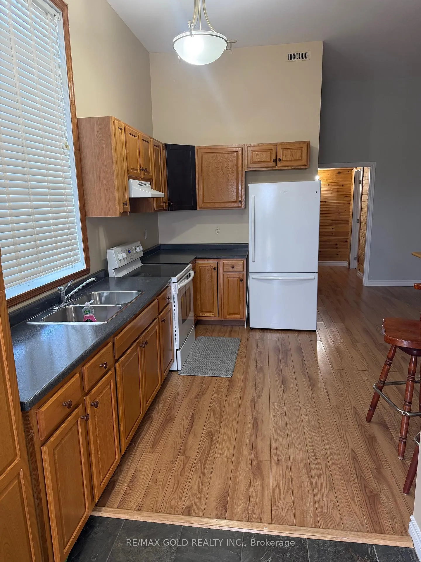 Photo 7 of 455 S Edgeware Rd., St. Thomas — HOMEH