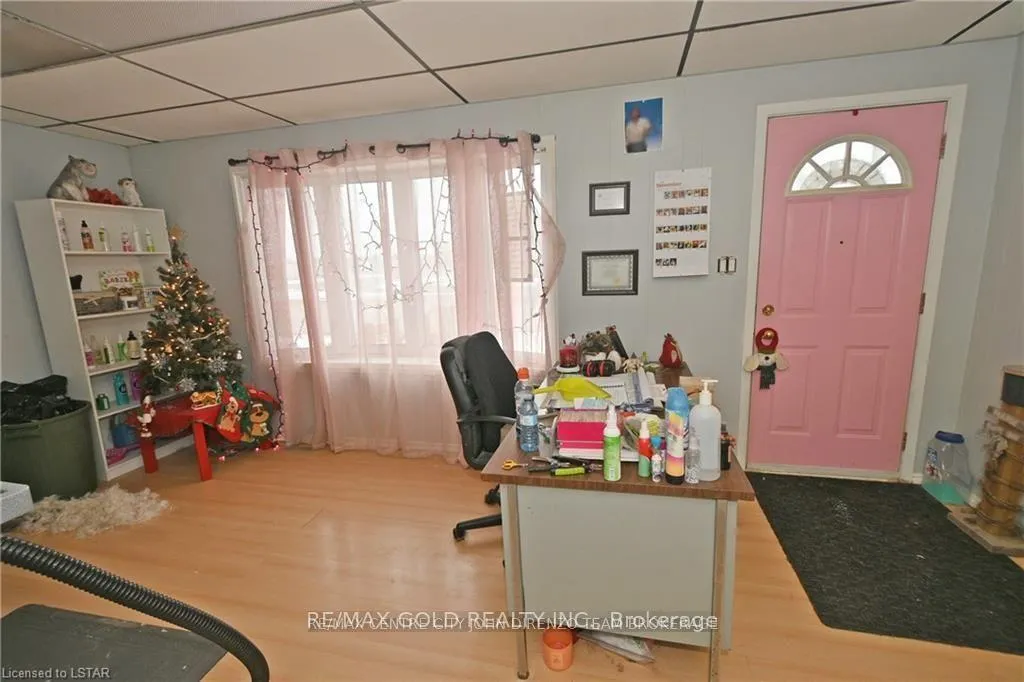 Photo 9 of 455 S Edgeware Rd., St. Thomas — HOMEH