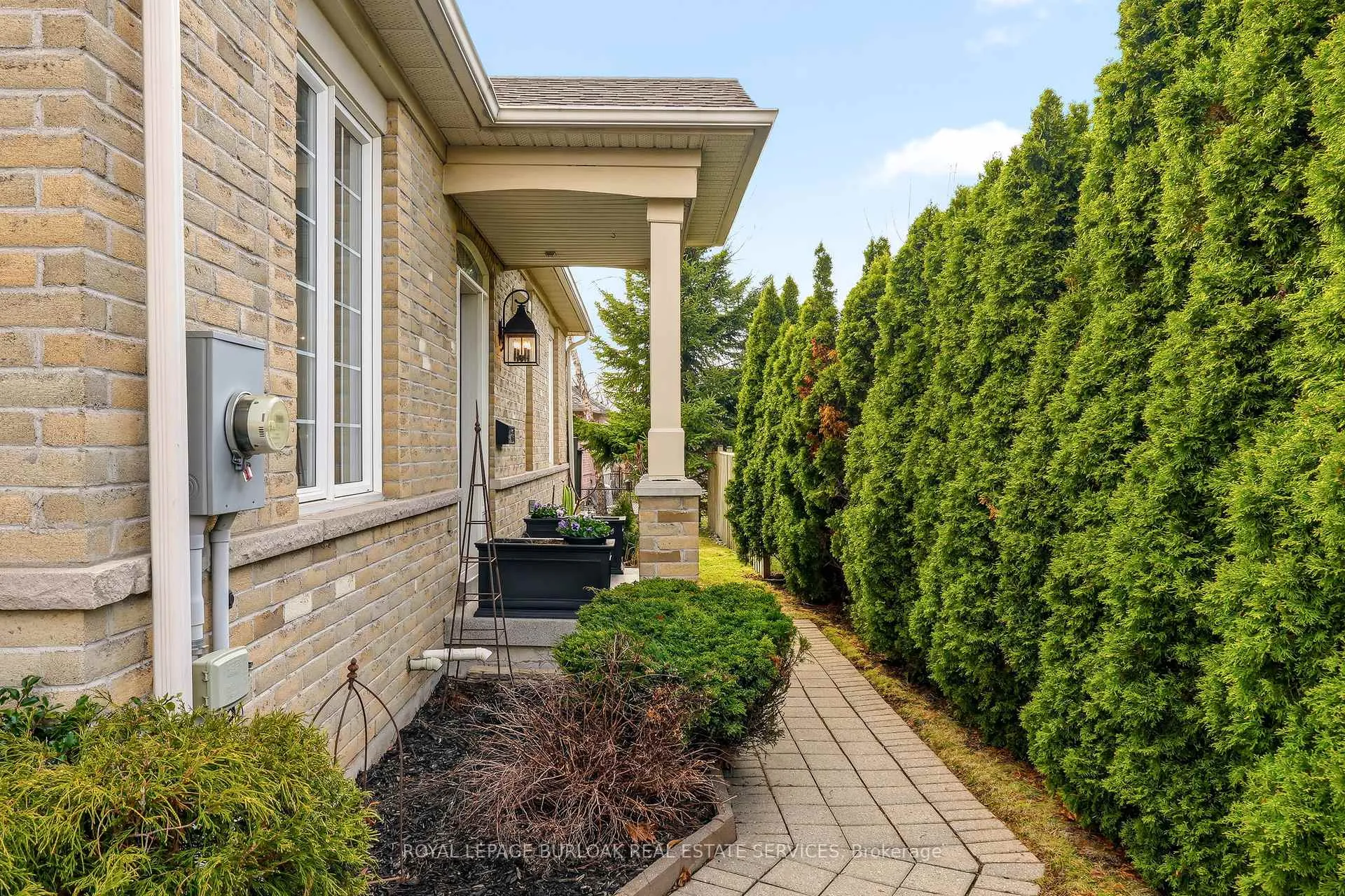 Photo 3 of 2243 Turnberry Road, Burlington, Rose — HOMEH