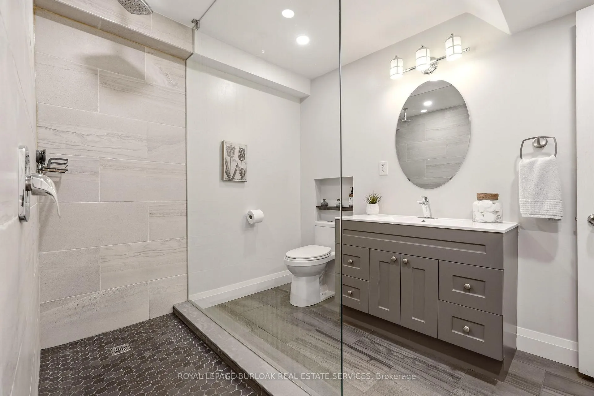 Photo 33 of 2243 Turnberry Road, Burlington, Rose — HOMEH