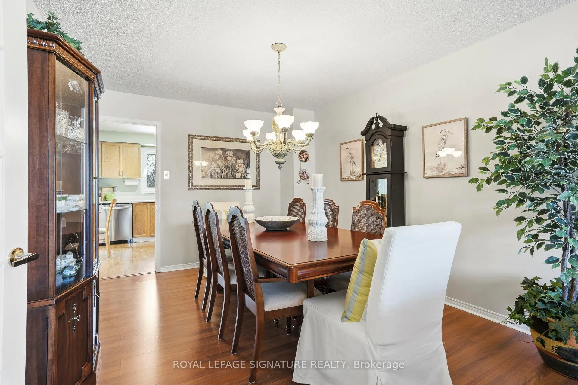 Photo 8 of 18 Webster Way, Halton Hills, Georgetown — HOMEH